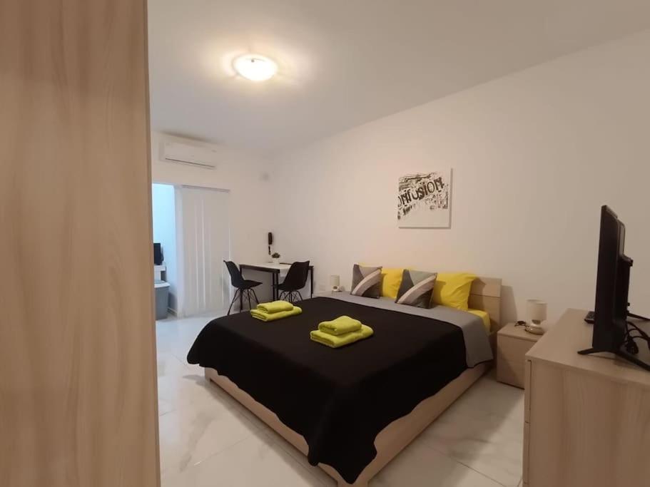 One-Bedroom Apartment photo 3