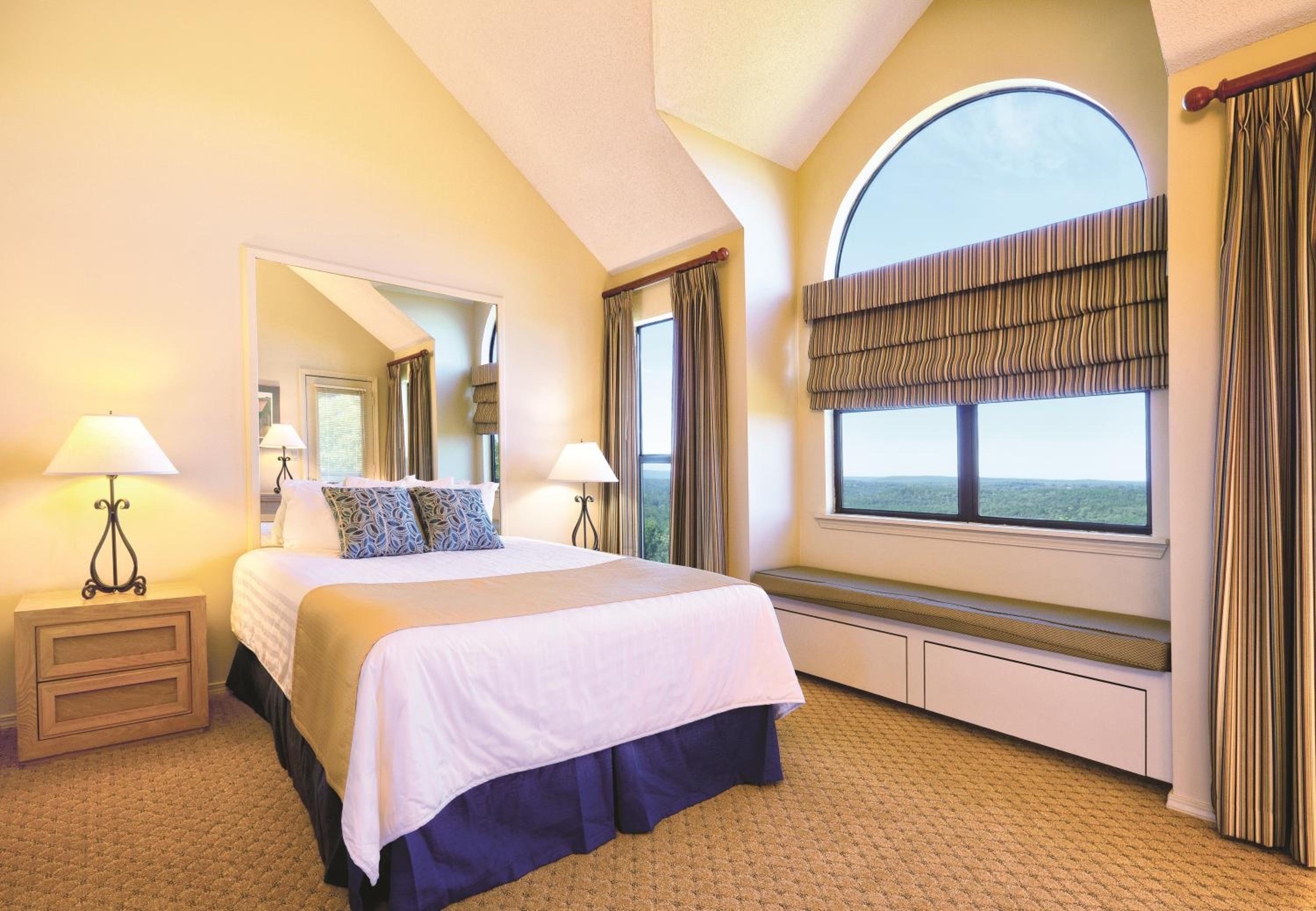 One-Bedroom Deluxe photo 1