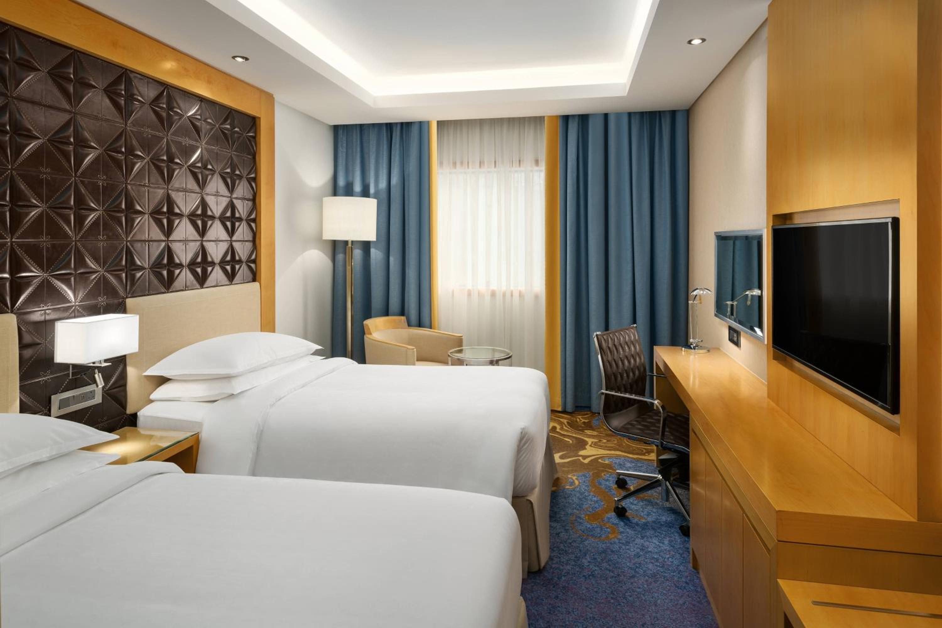 Traditional Double City View, Guest room, 2 Twin/Single Bed(s)