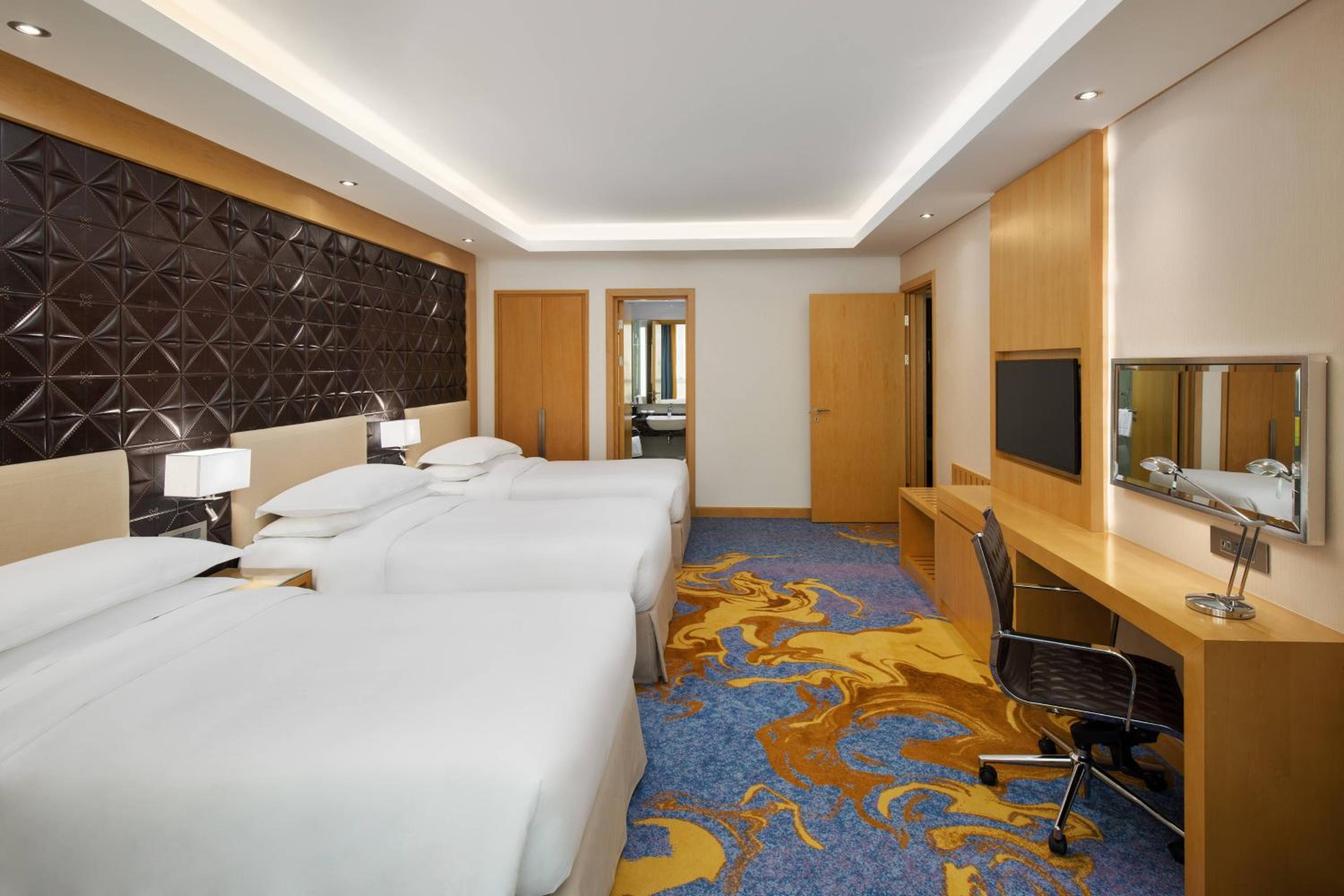 Deluxe Suite, 1 Bedroom Suite, City view photo 1
