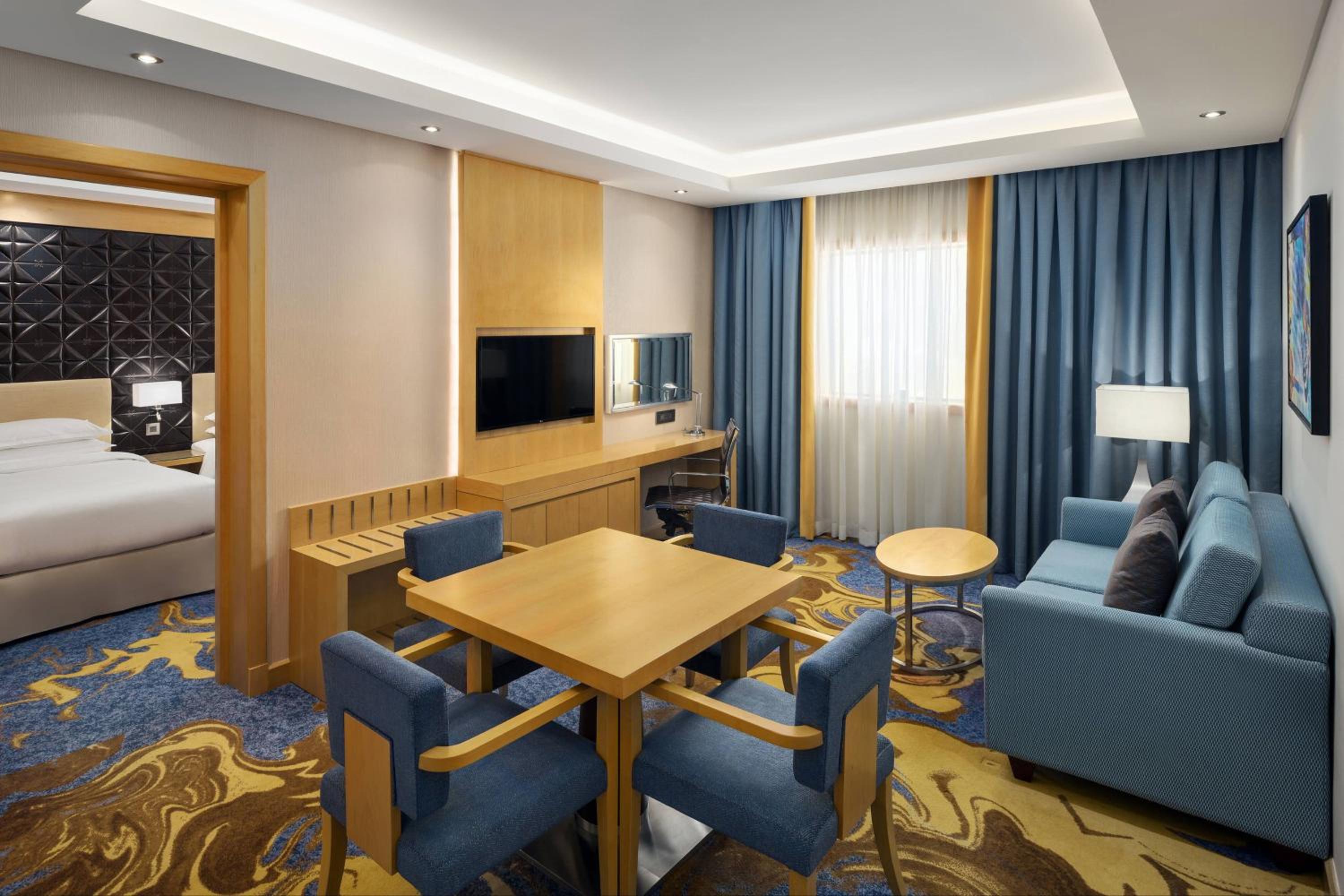 Deluxe Suite, 1 Bedroom Suite, City view photo 3