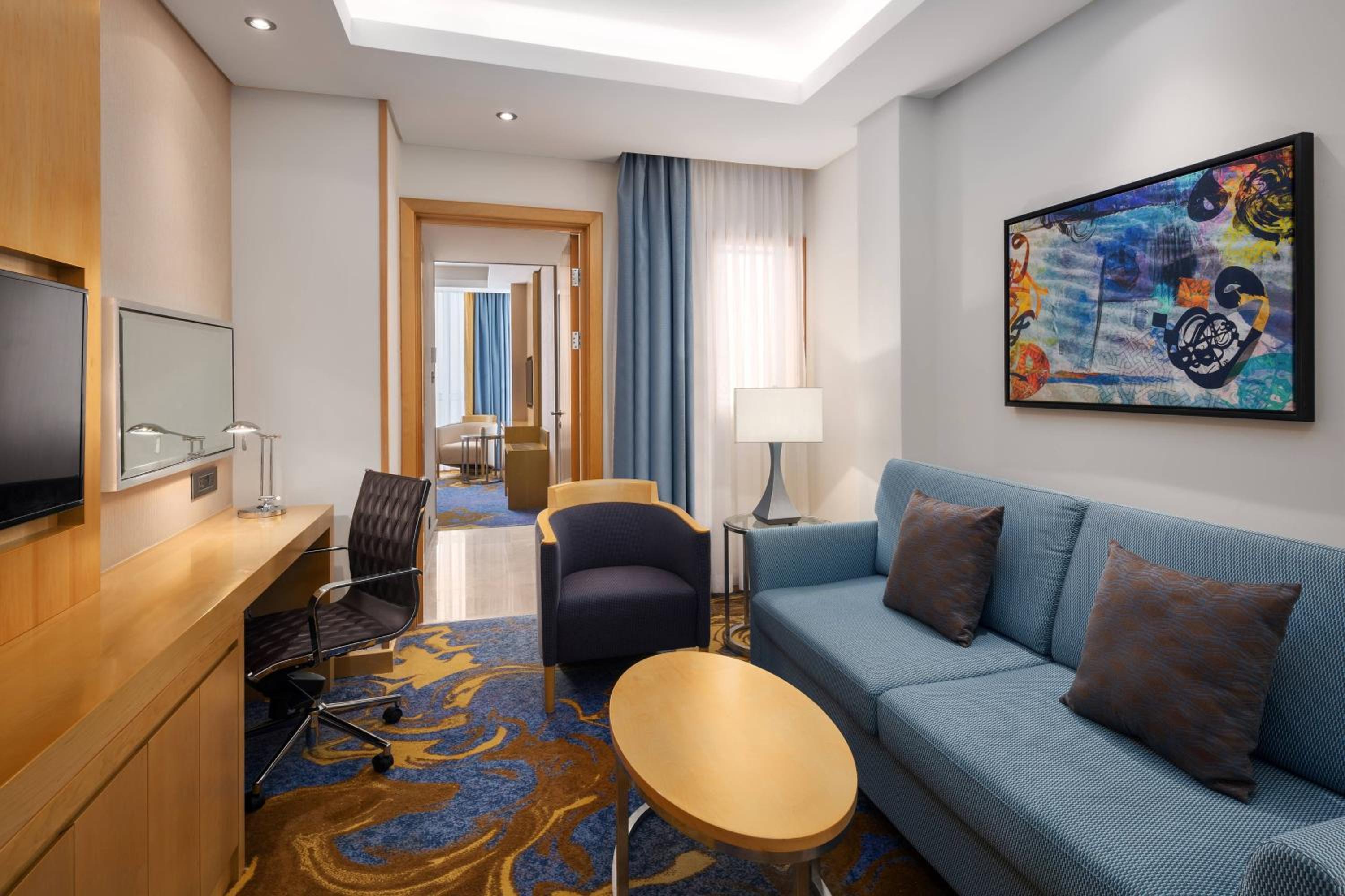 Superior 1 Bedroom Suite - Club Floor, Lounge access, included Breakfast, Snacks, and Dinner photo 2