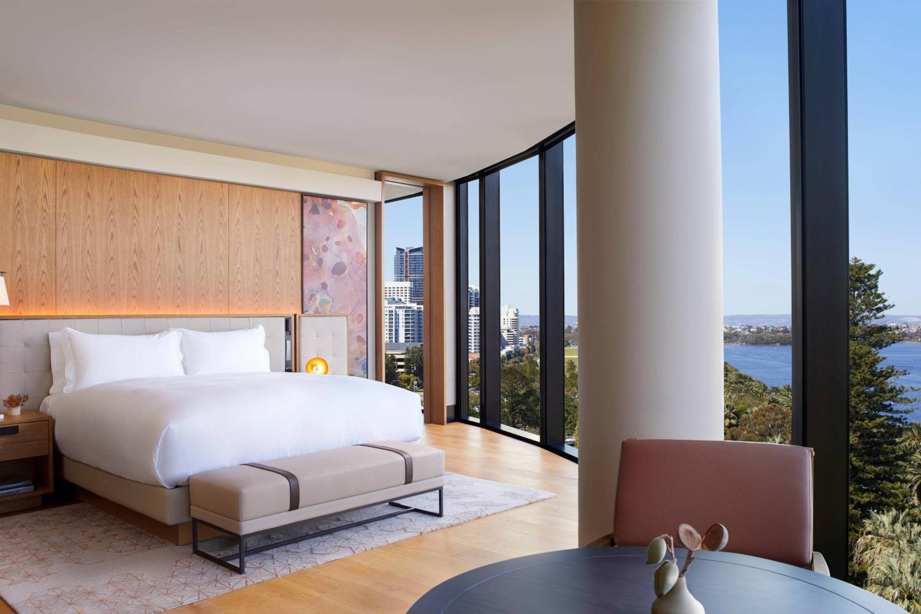 Swan River View, Corner Studio, 1 King Bed