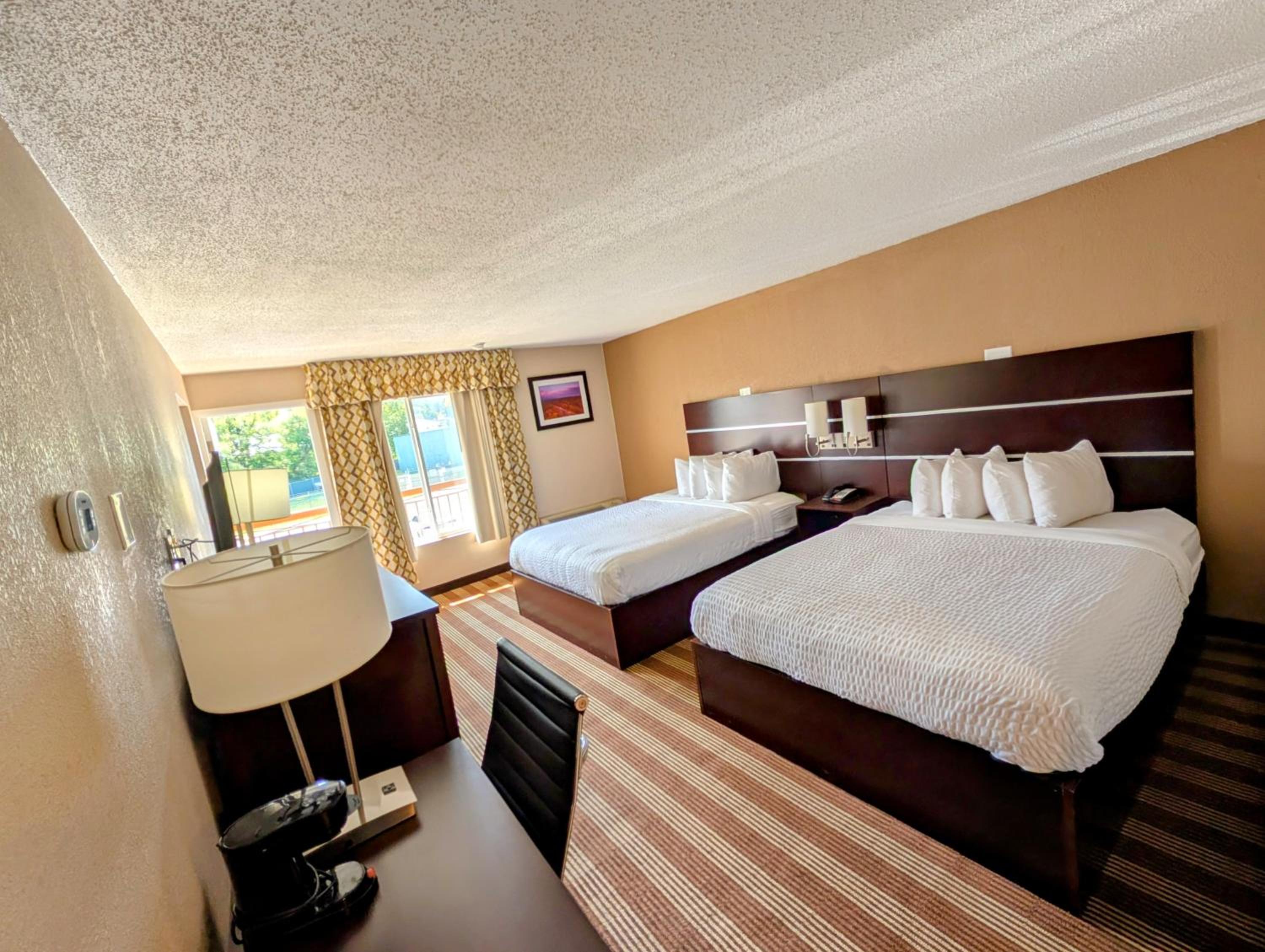 Deluxe Queen Room with Two Queen Beds - Non-Smoking With Balcony  - Photo 5