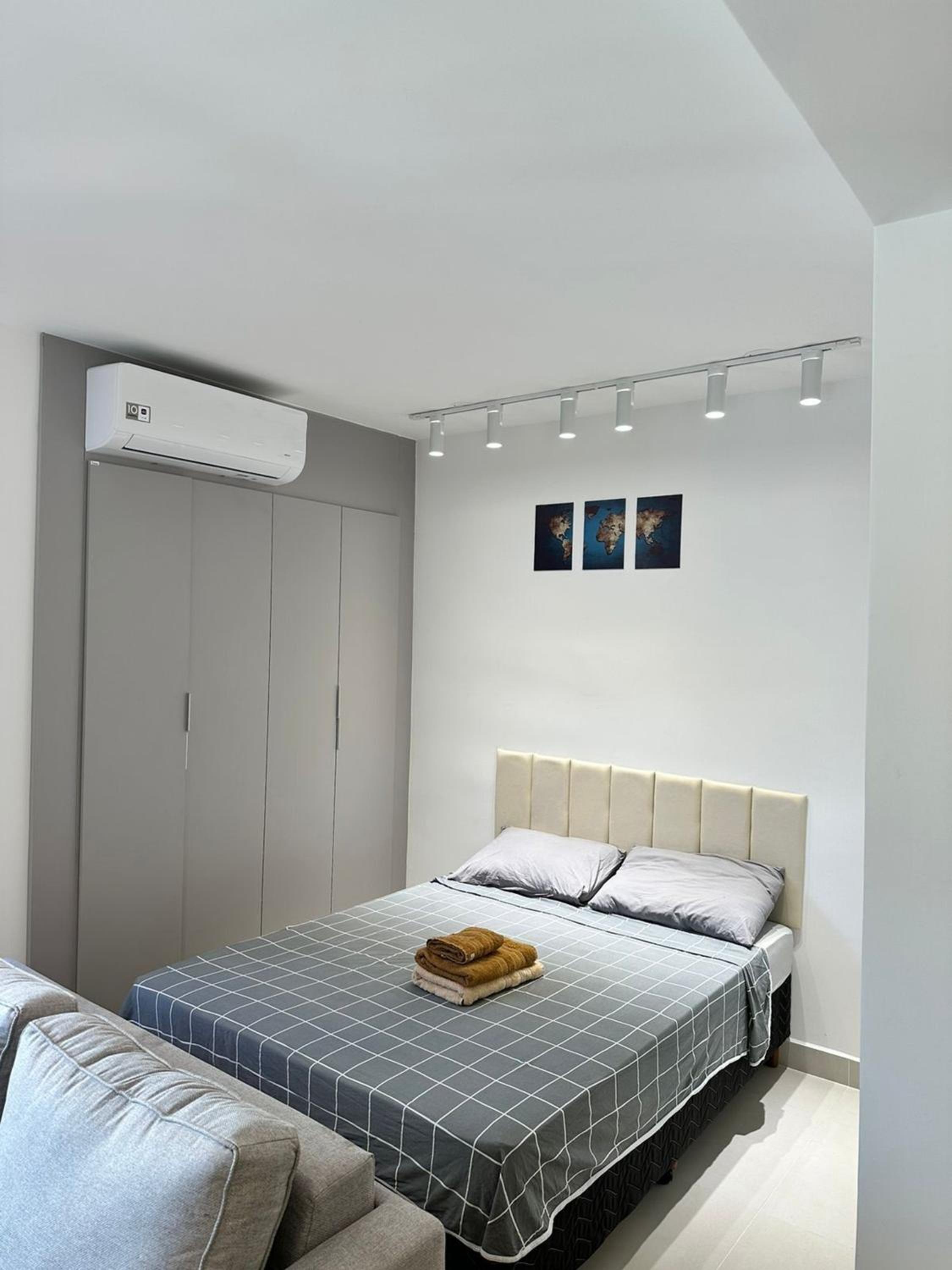 One-Bedroom Apartment photo 1