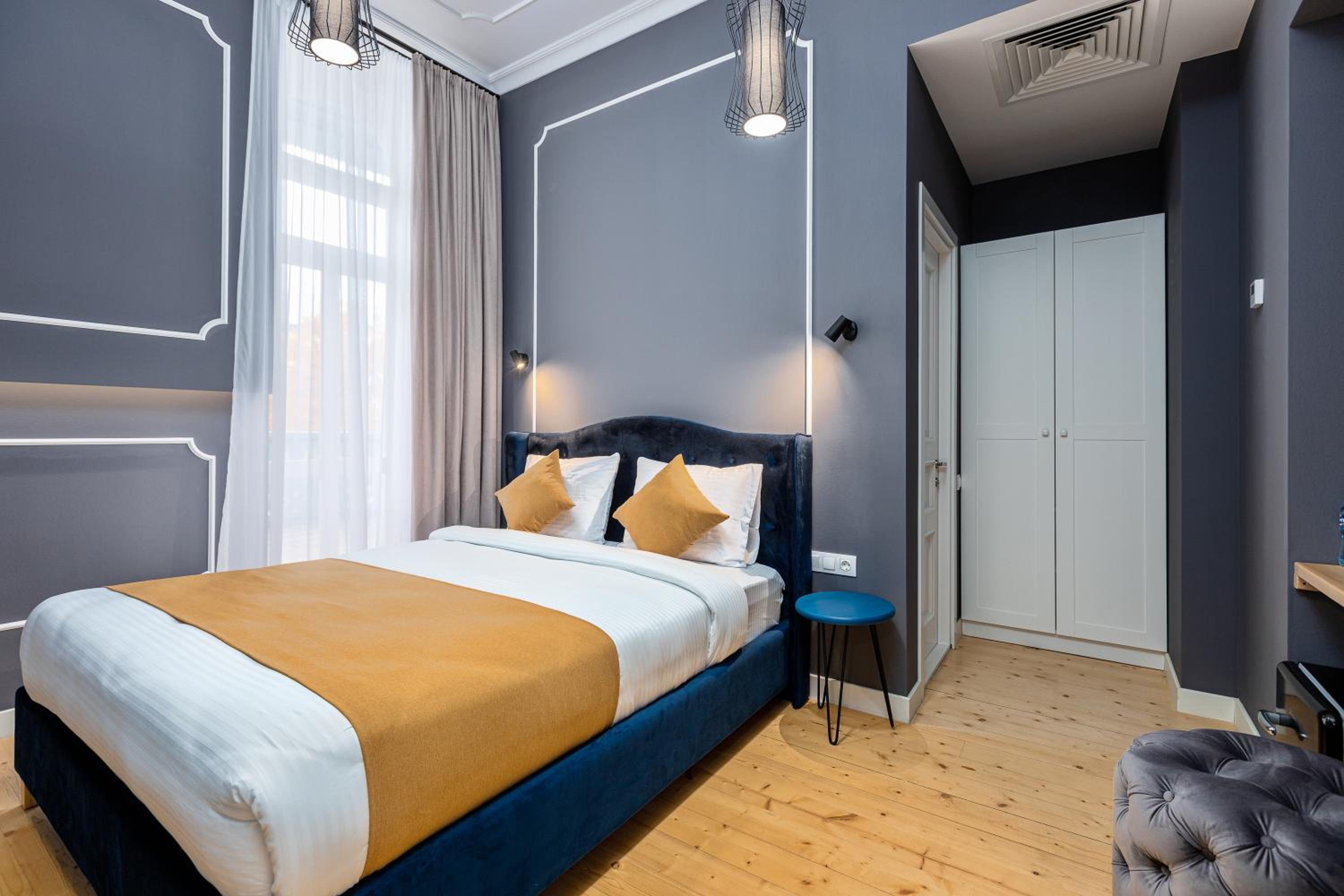Double Room with Balcony - Photo 2