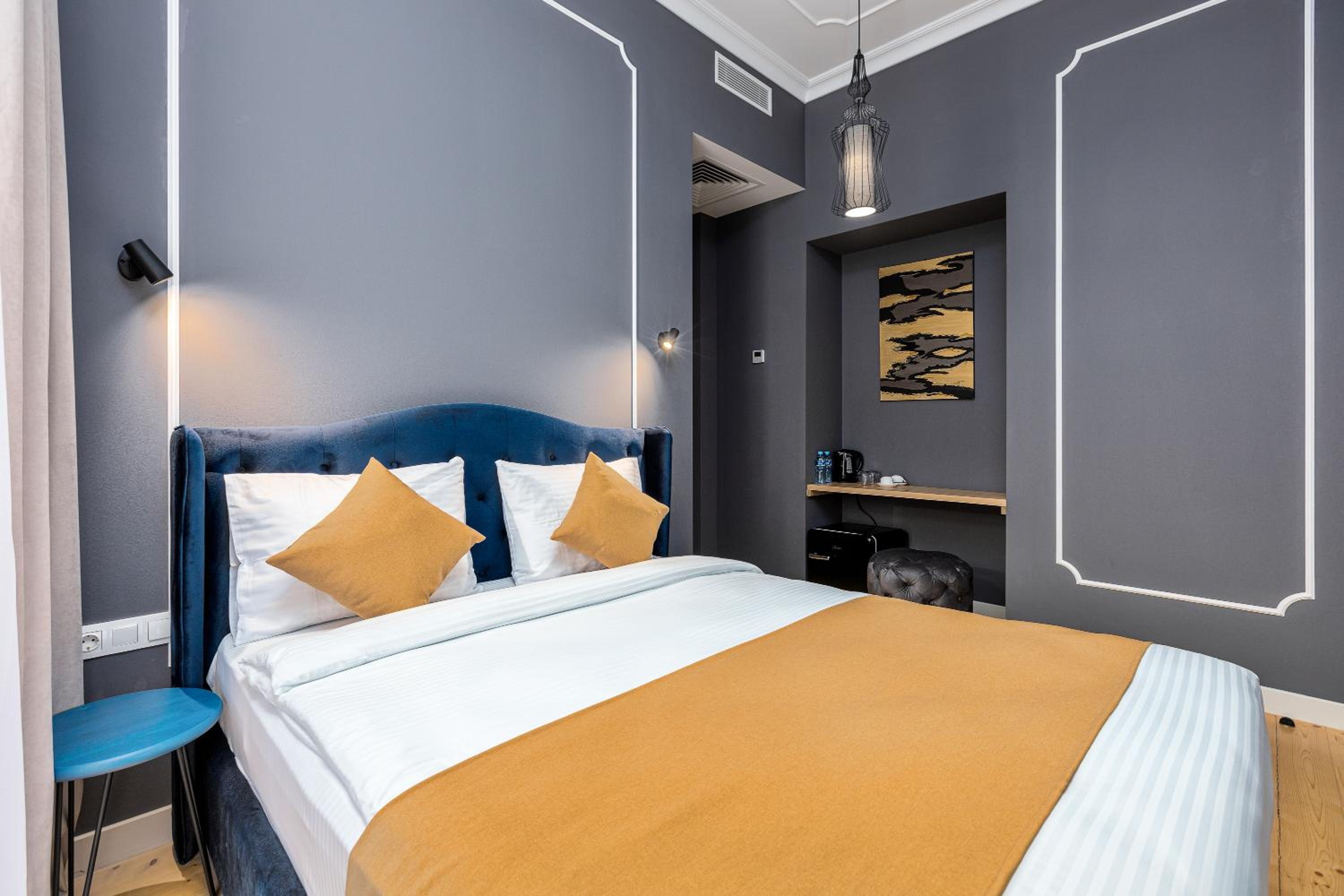 Double Room with Balcony - Photo 4