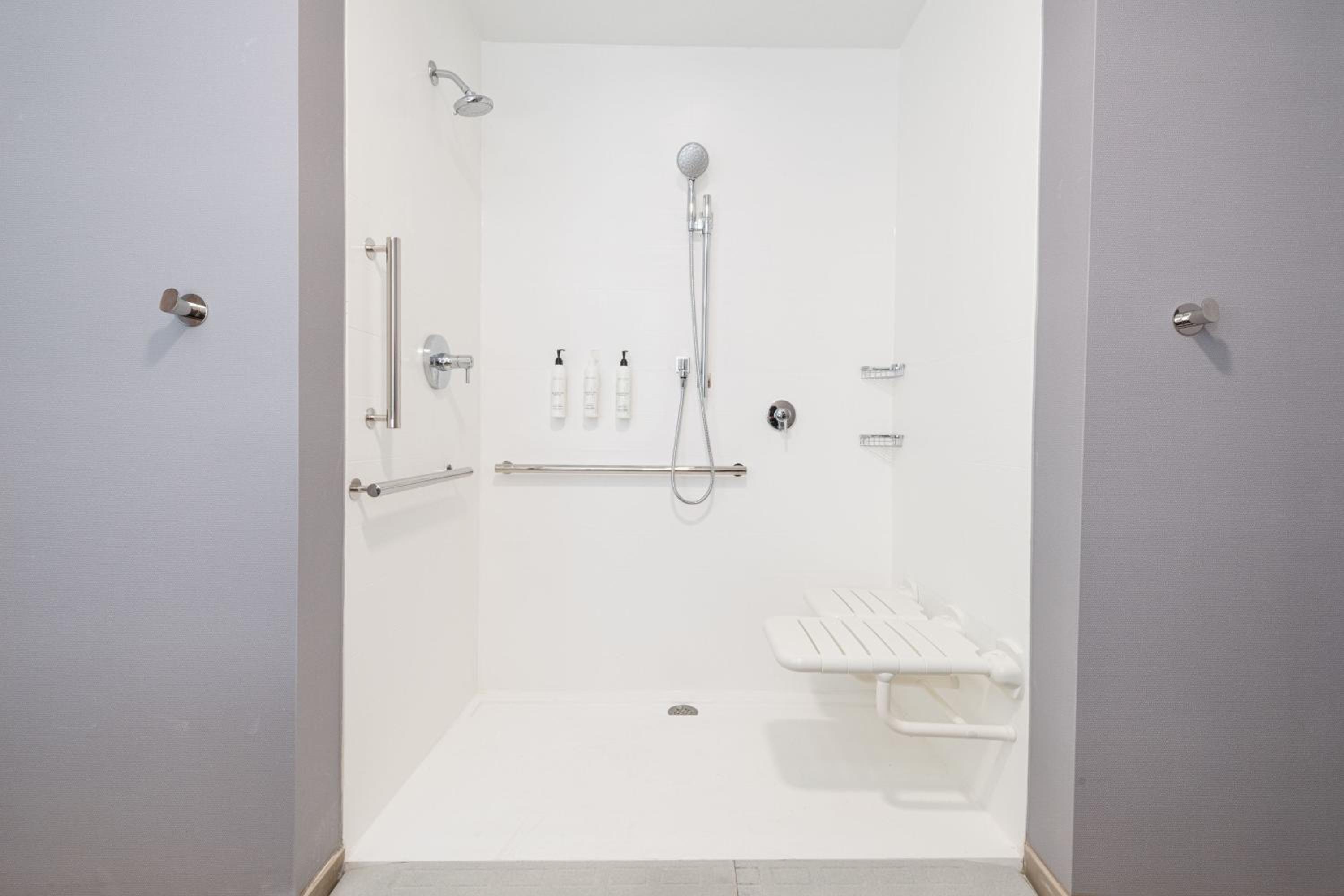 Standard King Suite - Photo 6