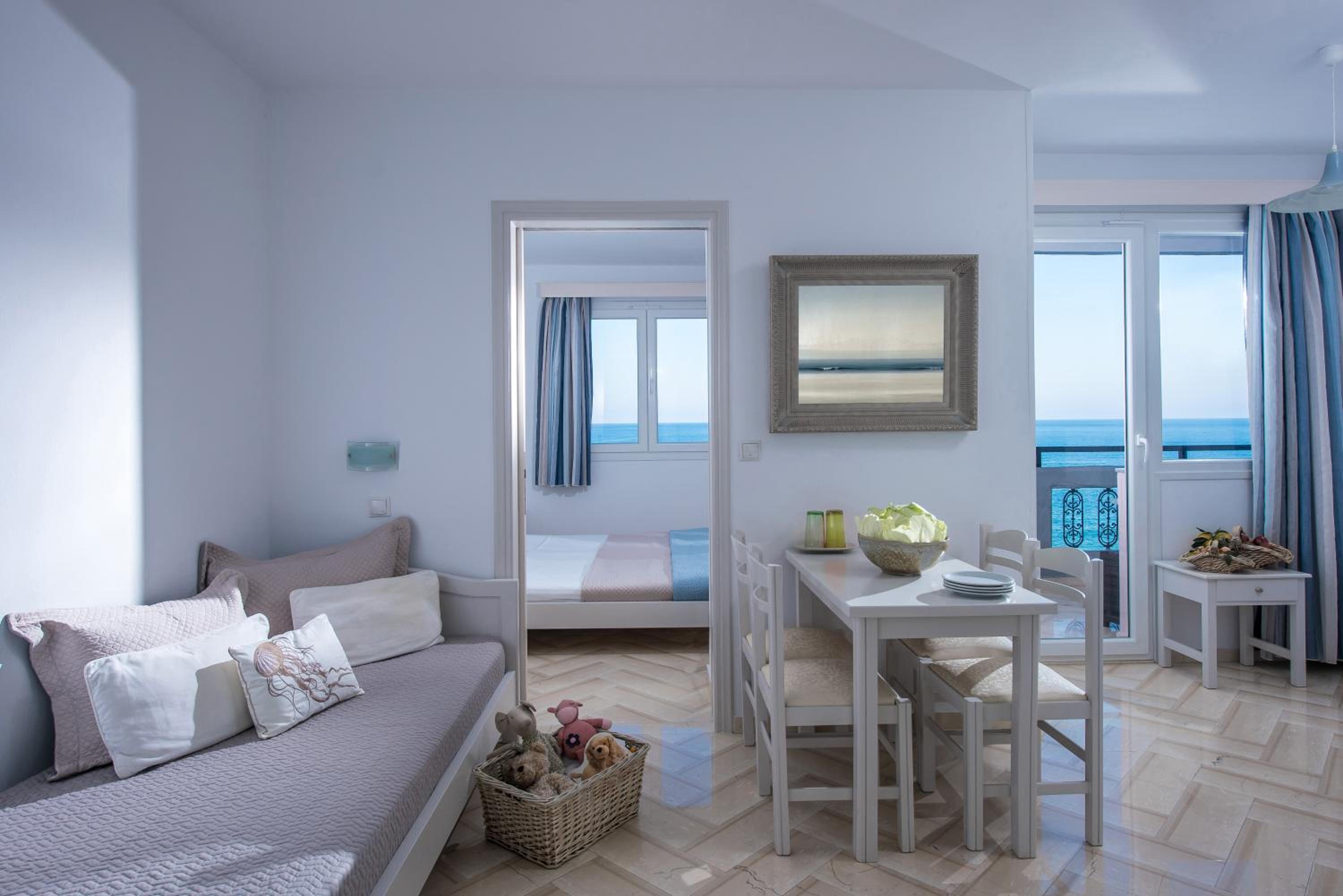 One-Bedroom Apartment with Sea View (3-4 Adults)