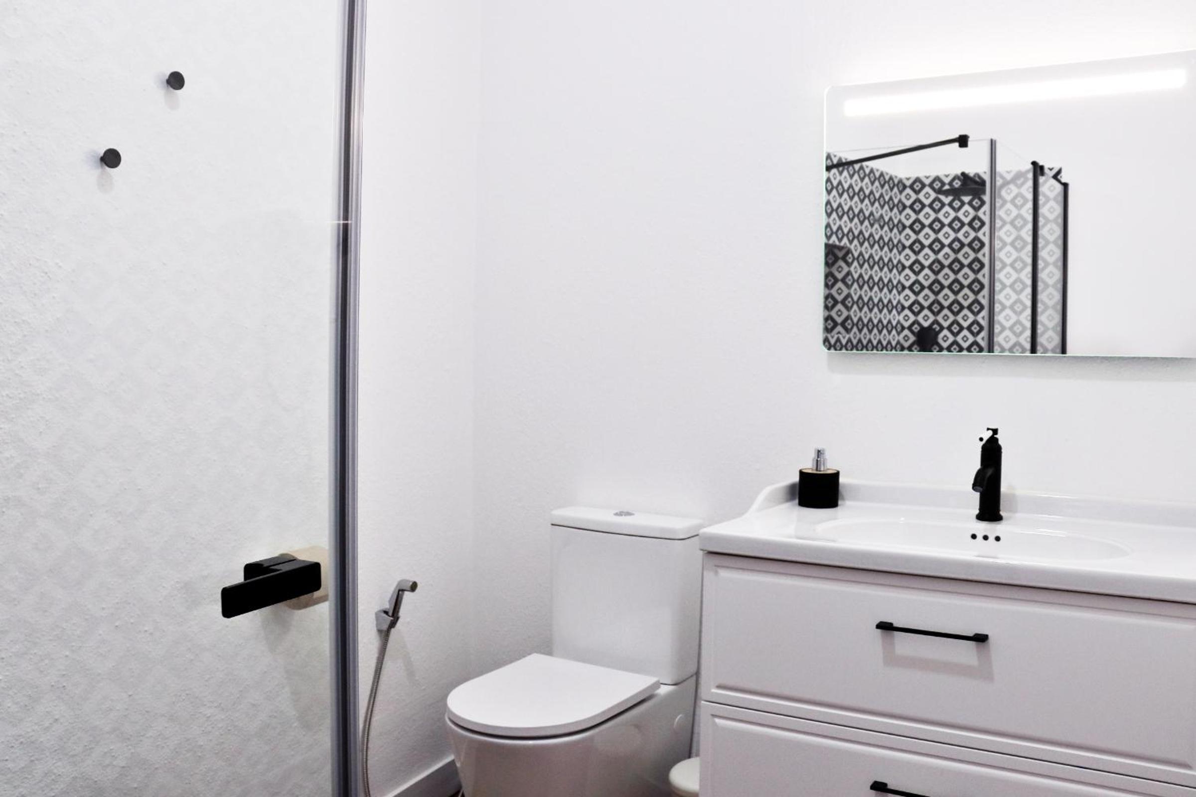Double Room with Private Bathroom - Photo 4