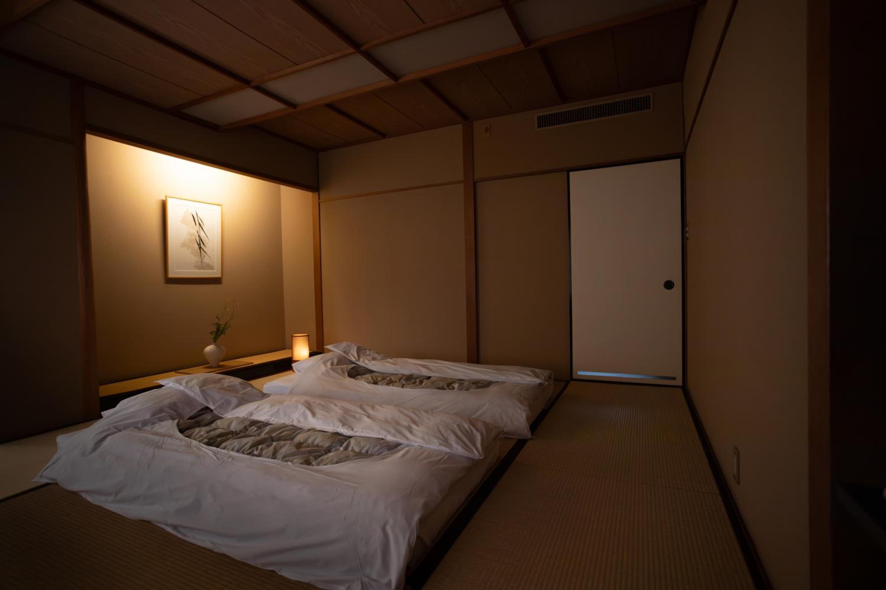 Superior Japanese-Style Room thumbnail 5