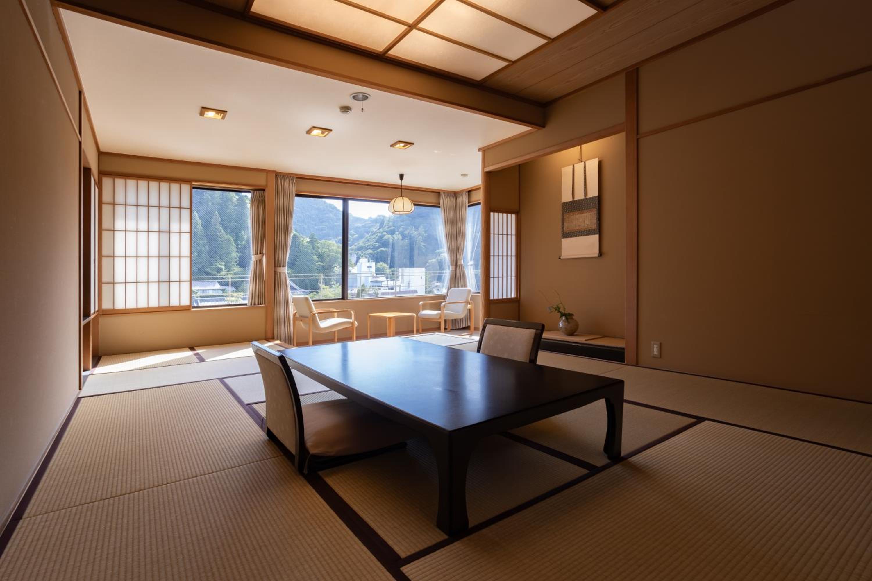 Superior Japanese-Style Room