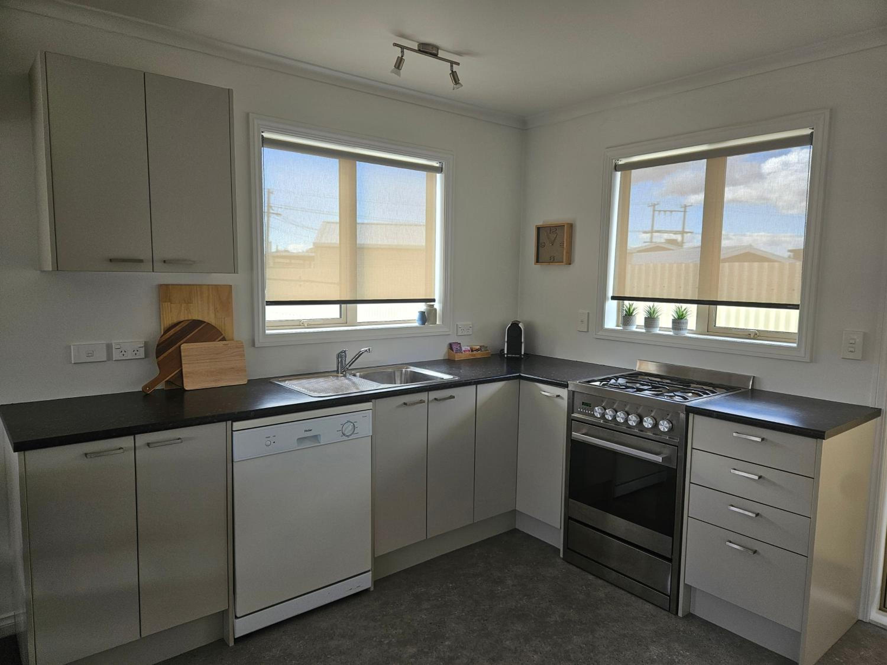 Two-Bedroom House - Photo 14
