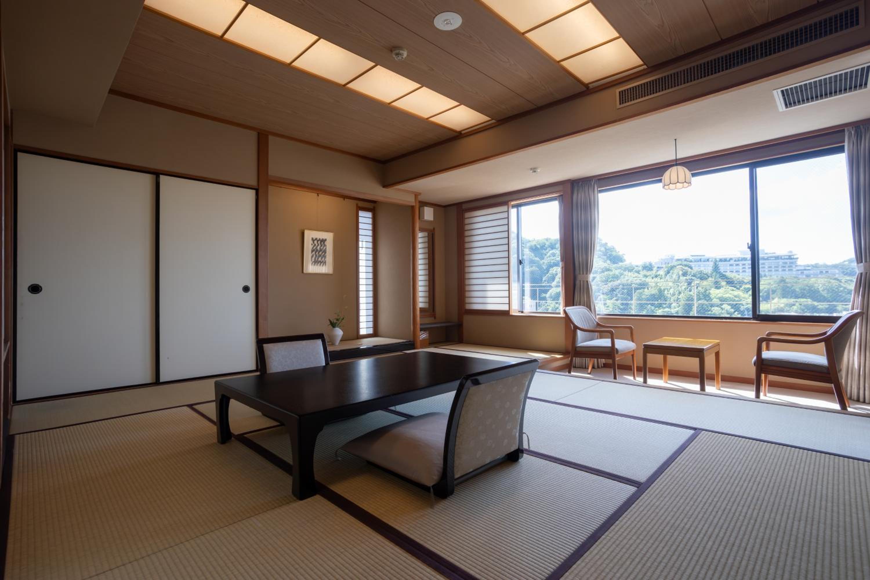 Superior Japanese-Style Room thumbnail 5