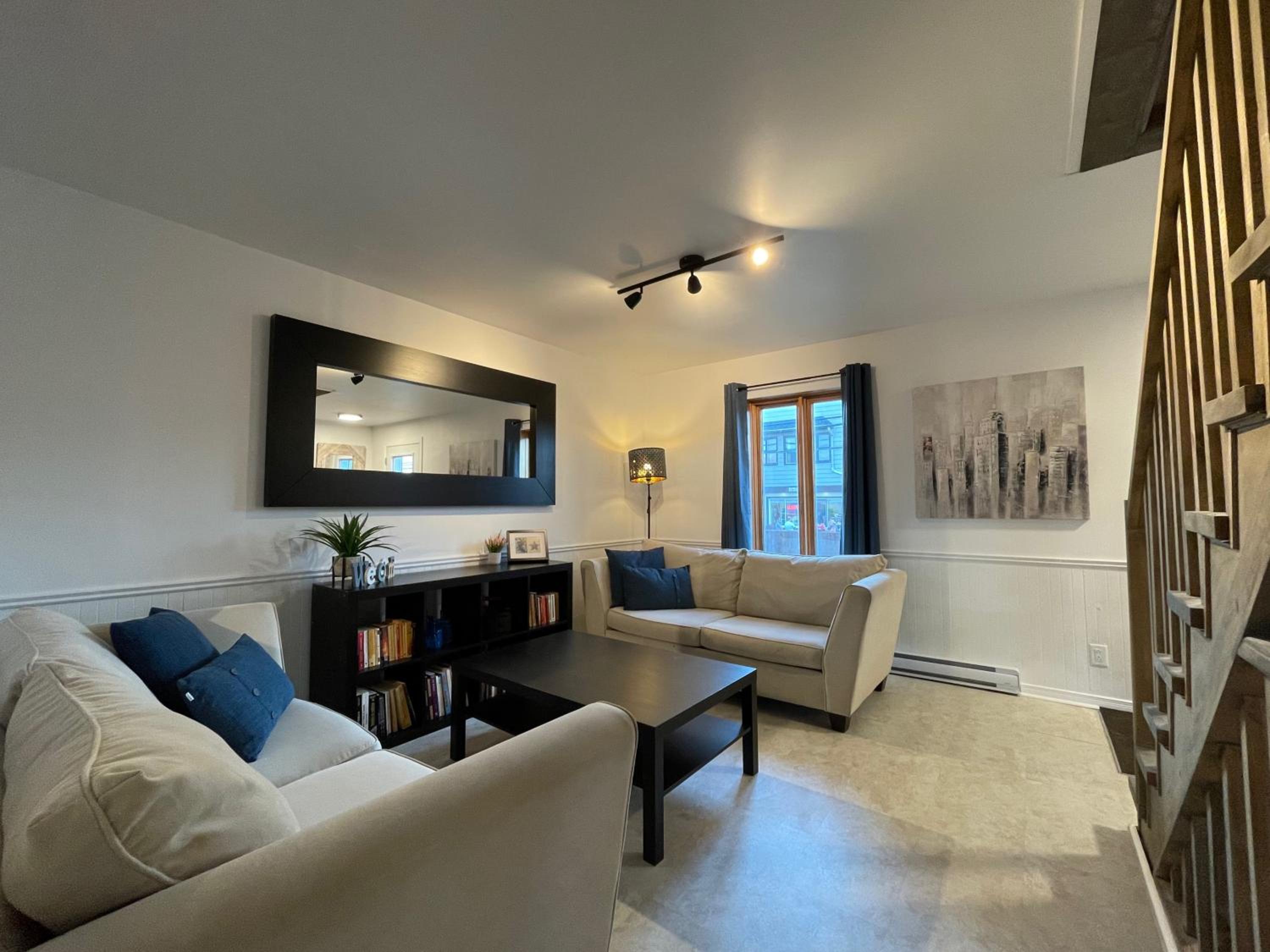 Three-Bedroom House photo 3