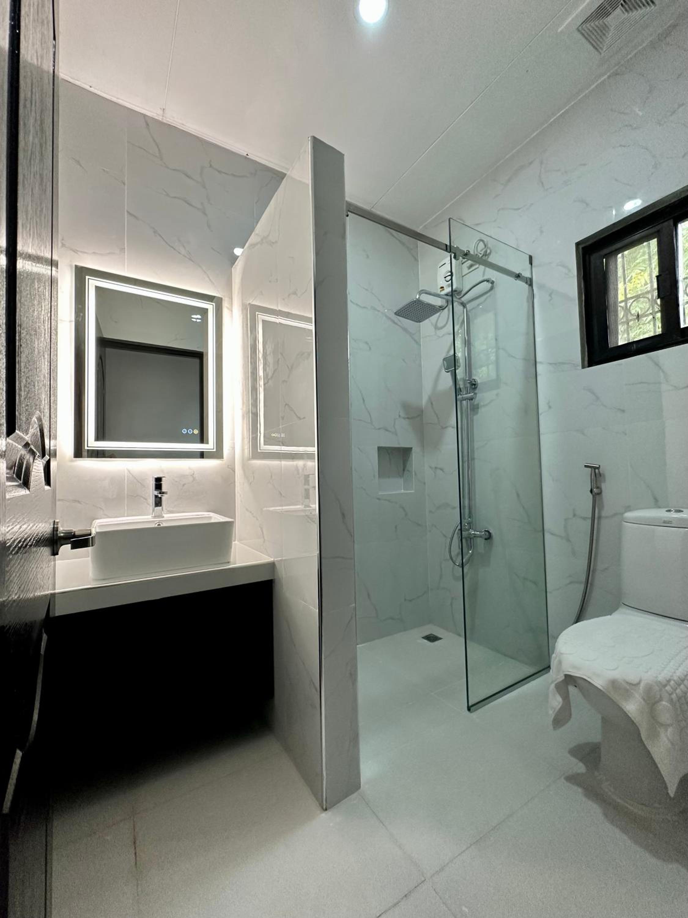 Standard Queen Room - Photo 17