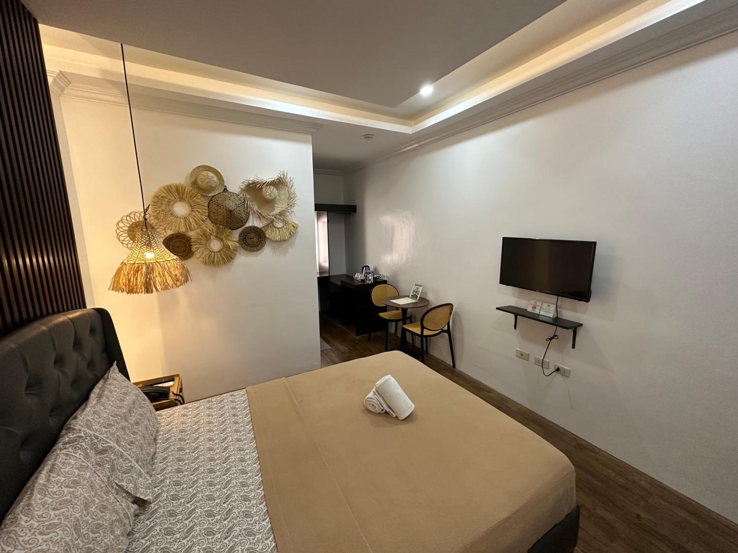 Standard Queen Room - Photo 15