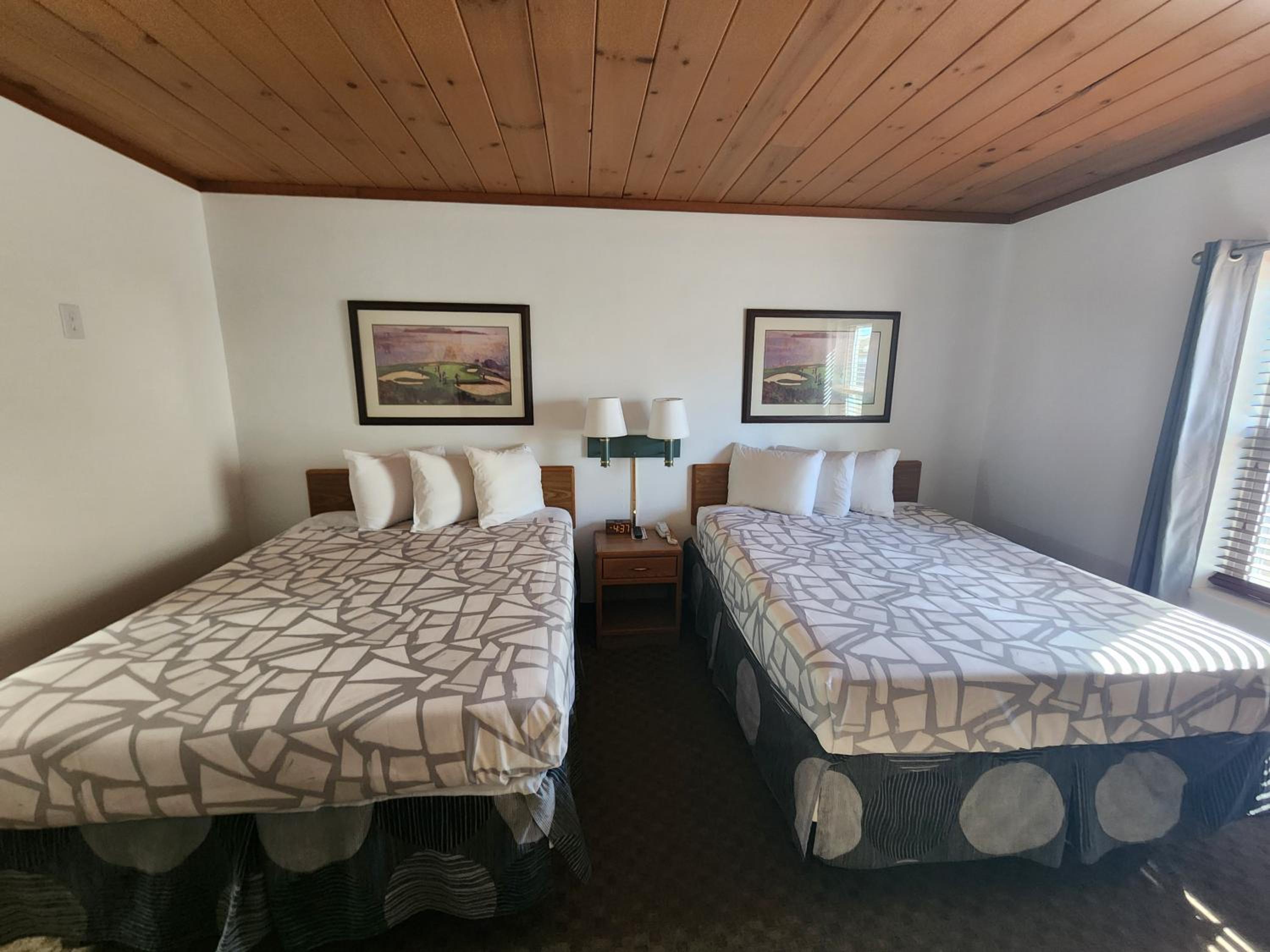 Standard Queen Room - Photo 30