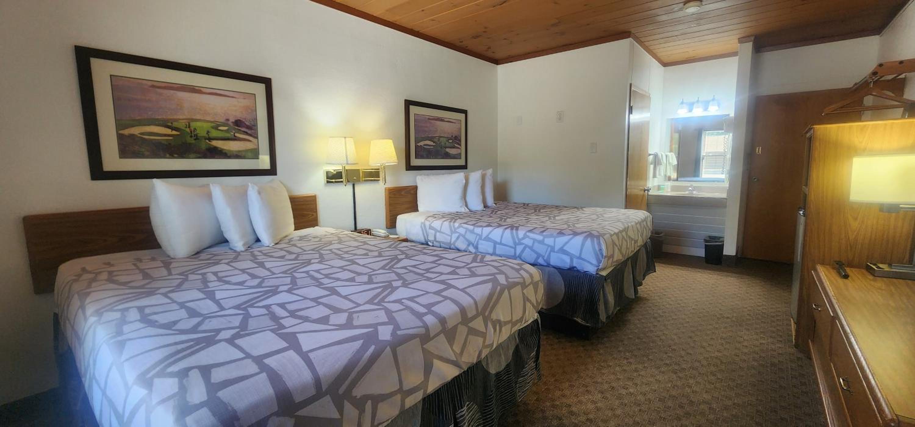Standard Queen Room - Photo 7