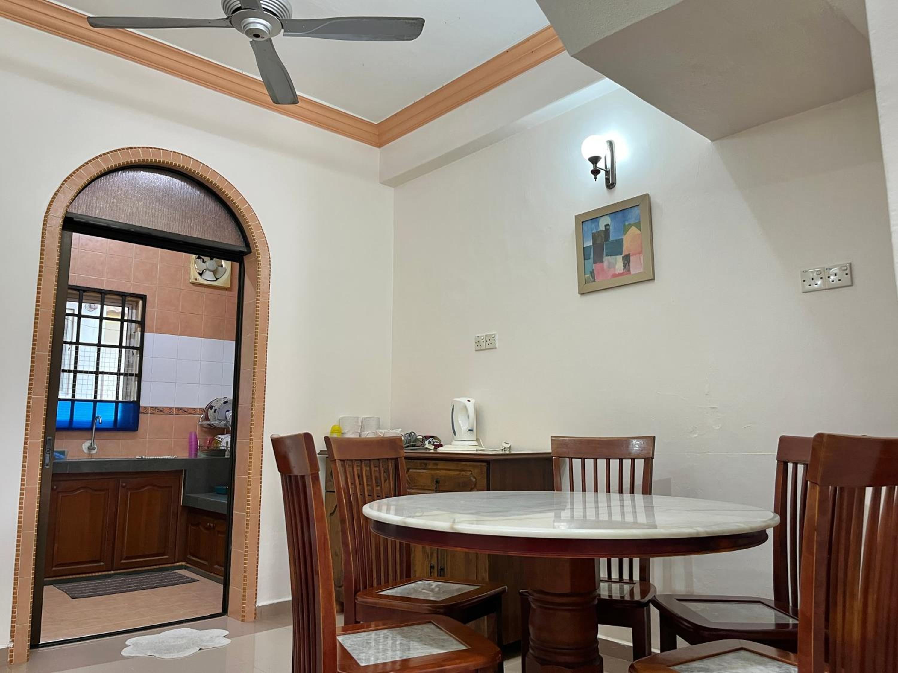 Four-Bedroom House photo 2