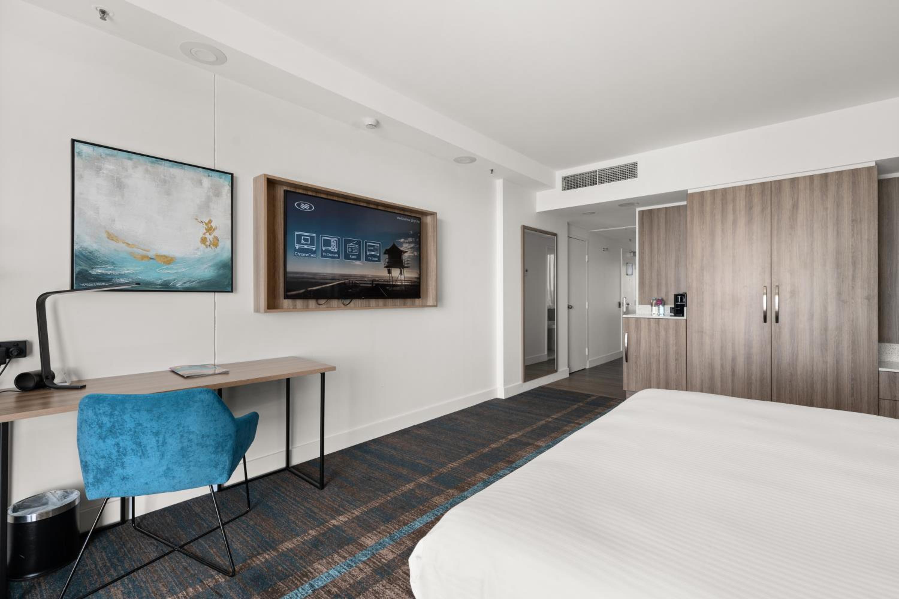 Standard King Room with Ocean View - Top Floor - Photo 1