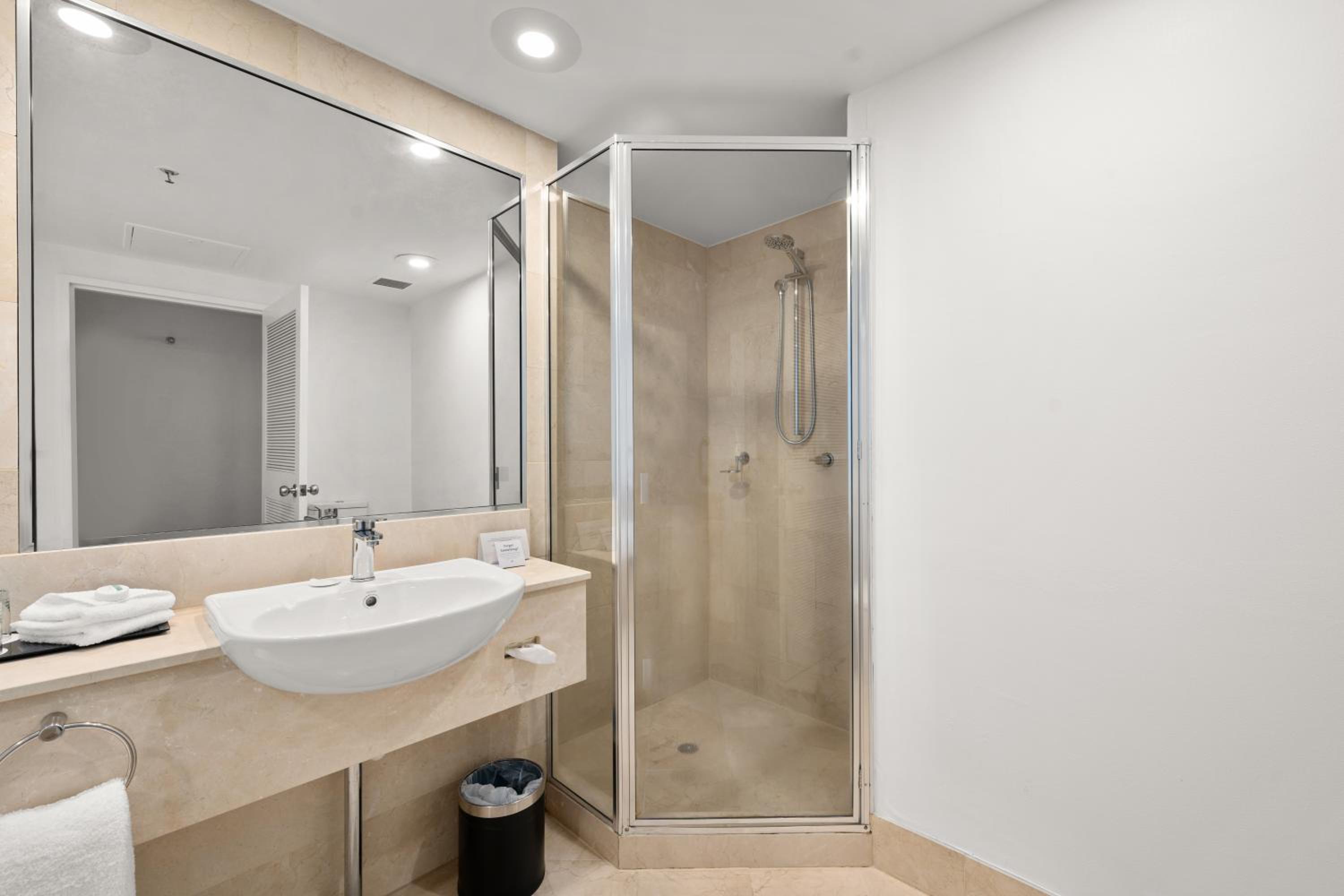 Standard King Room with Ocean View - Top Floor - Photo 5
