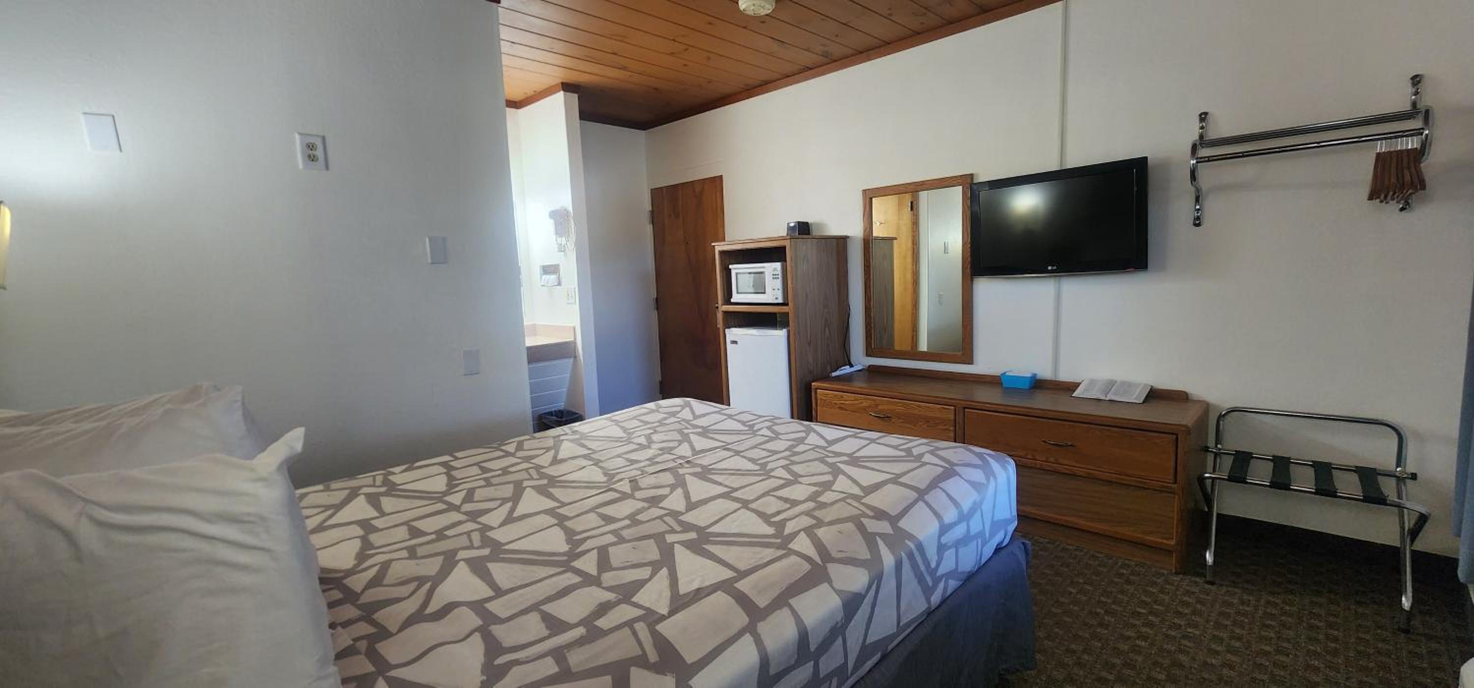 Family Room - Photo 5