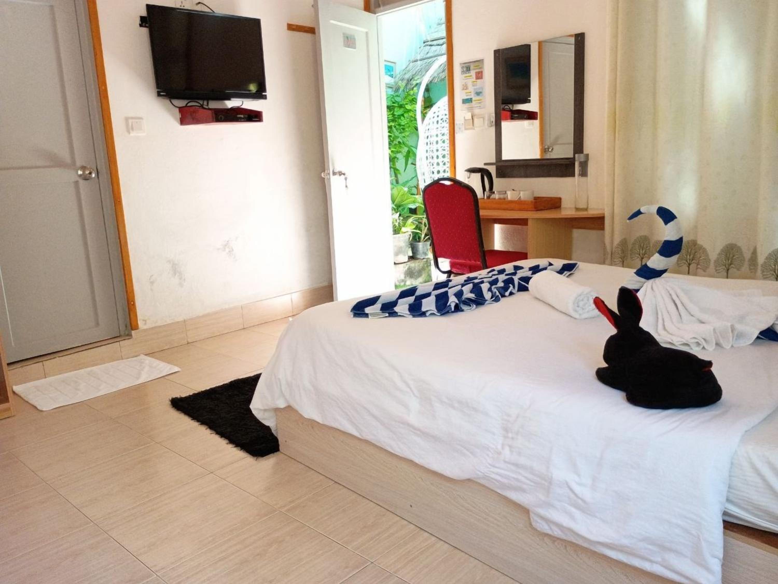 Superior Queen Room (10% Off On Excursions, Food & Beverages) photo 2