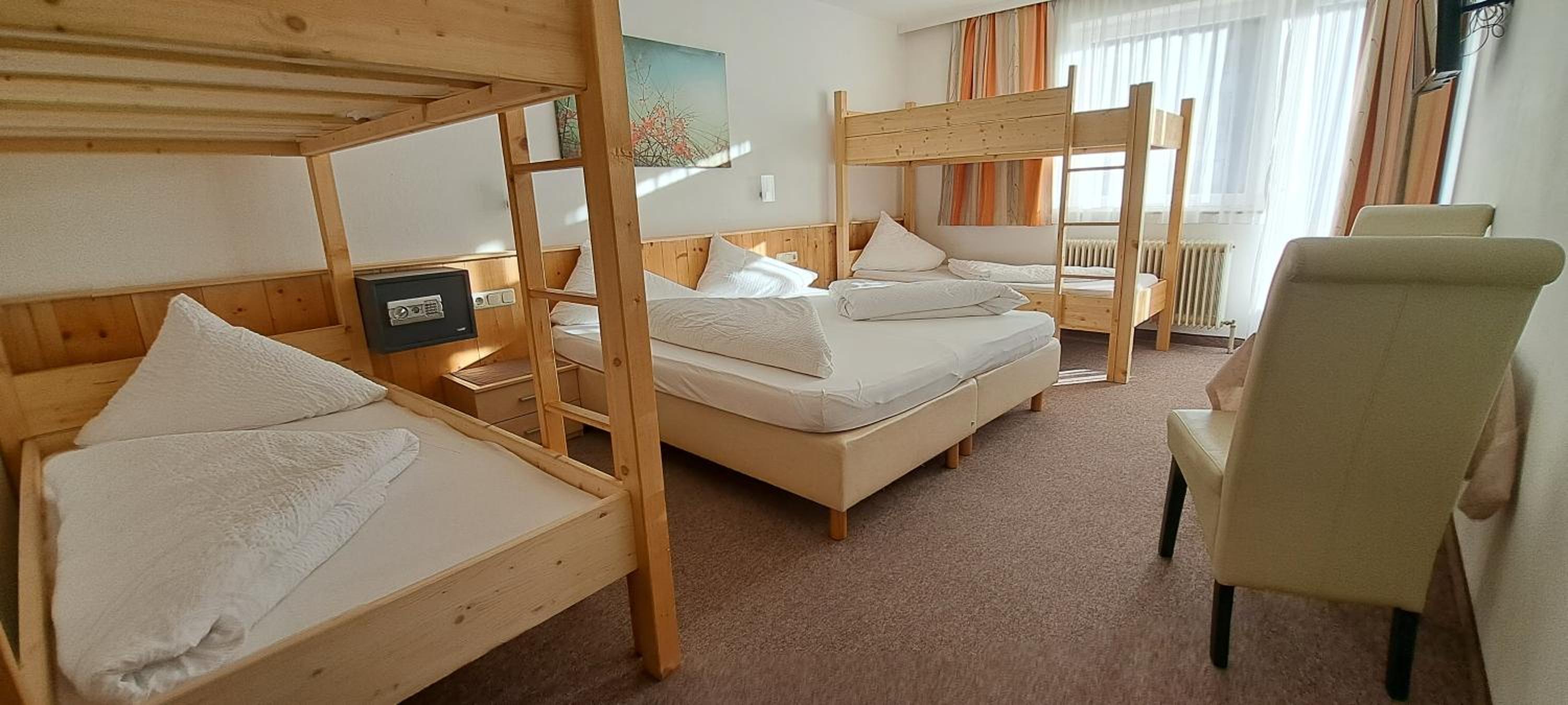 Quadruple Room with Mountain View photo 1