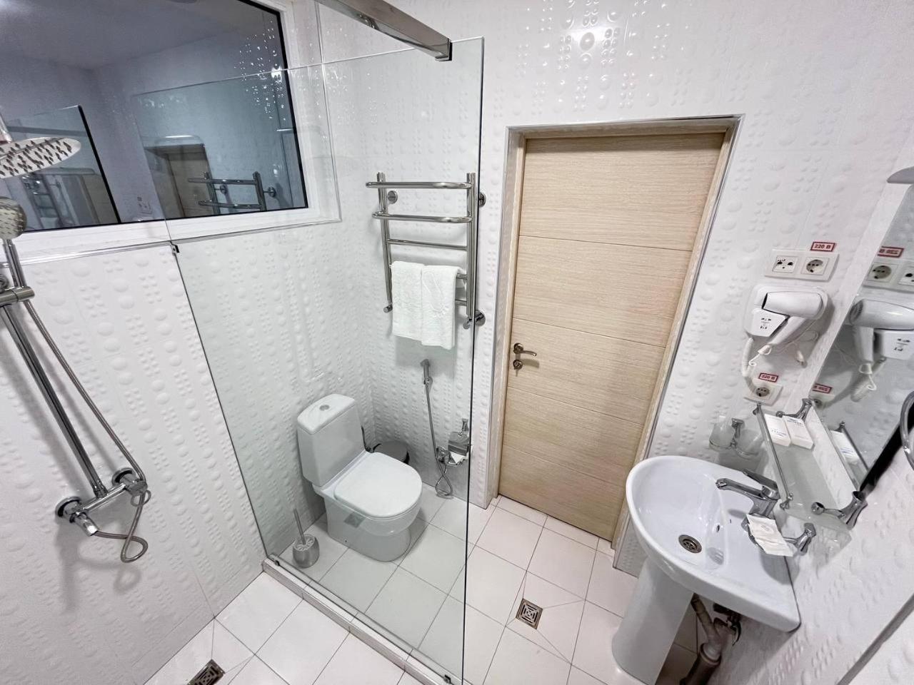 Classic Triple Room - Photo 17