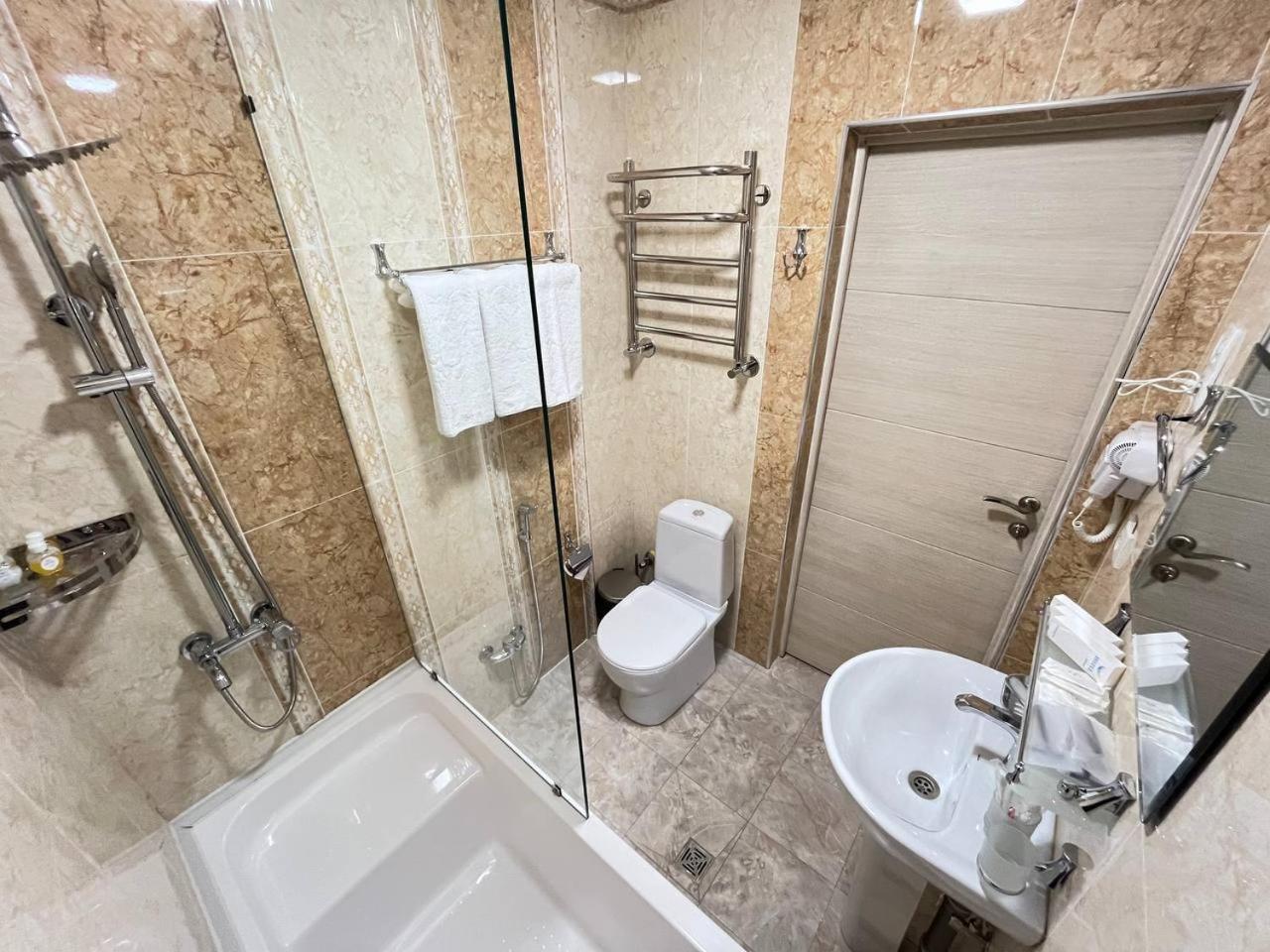 Classic Triple Room - Photo 16