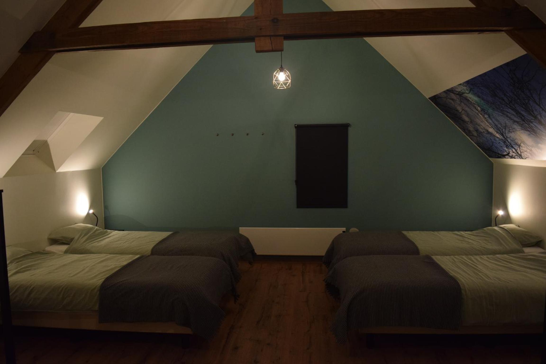 Five-Bedroom House photo 1