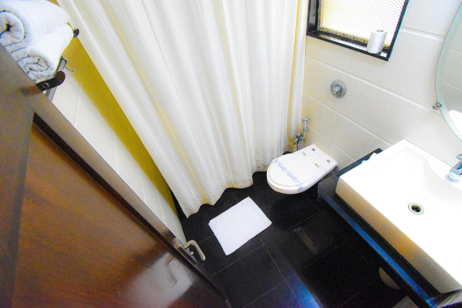 Double or Twin Room - Photo 6