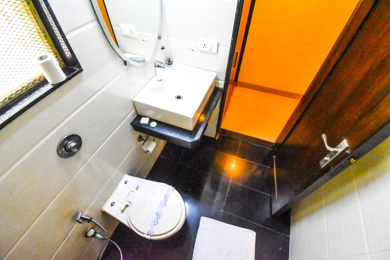 Double or Twin Room - Photo 5