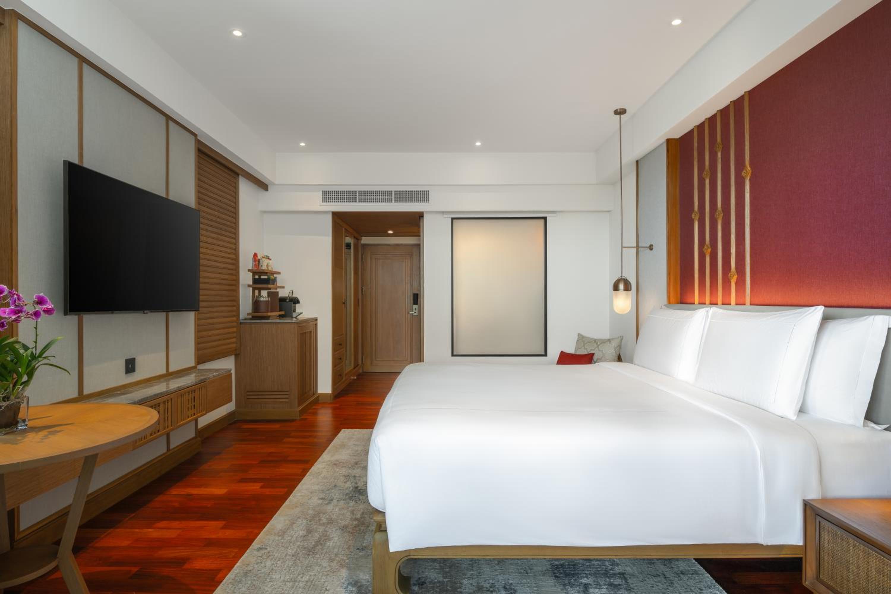 Deluxe Pool Access Room