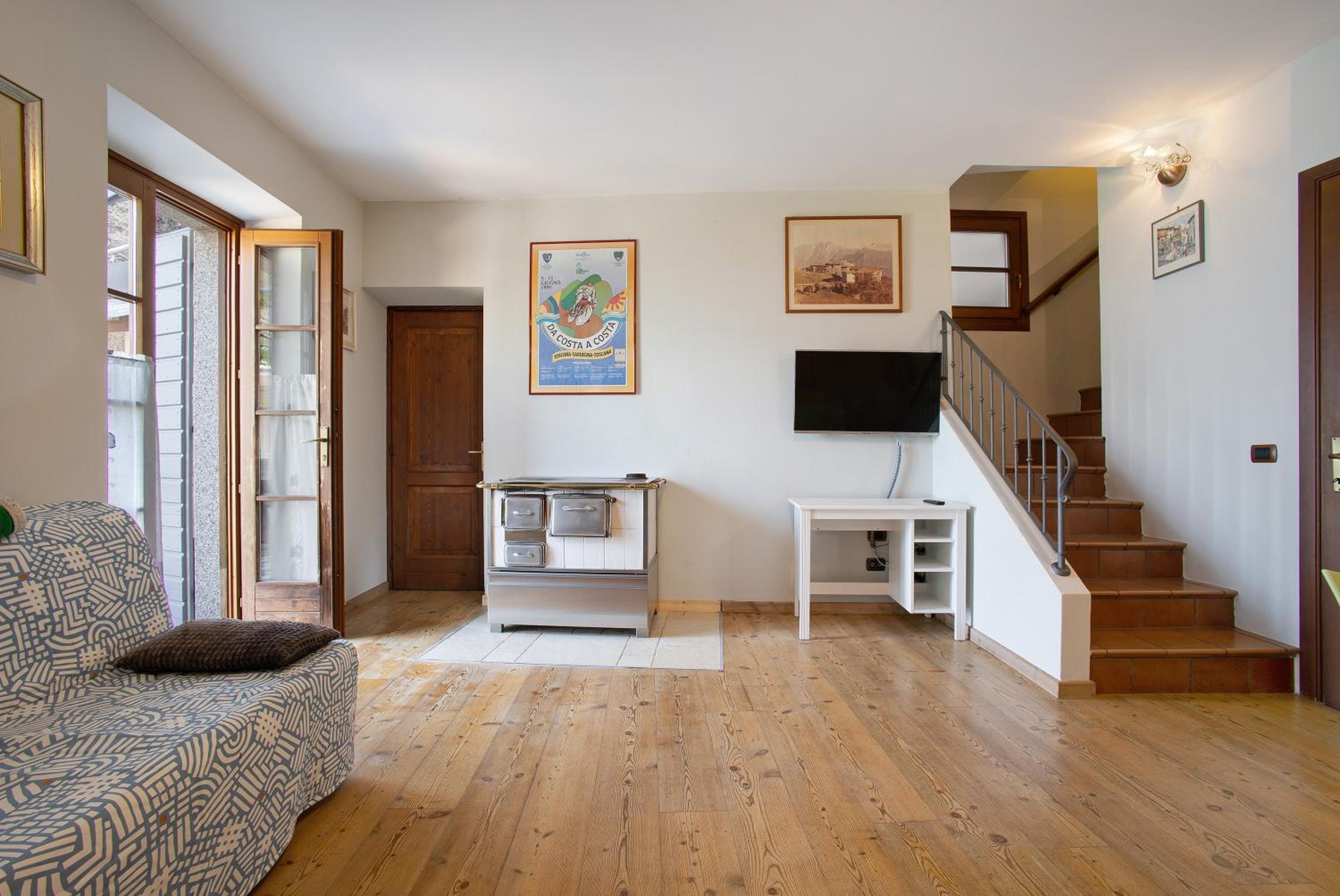 Three-Bedroom Apartment with Mountain View