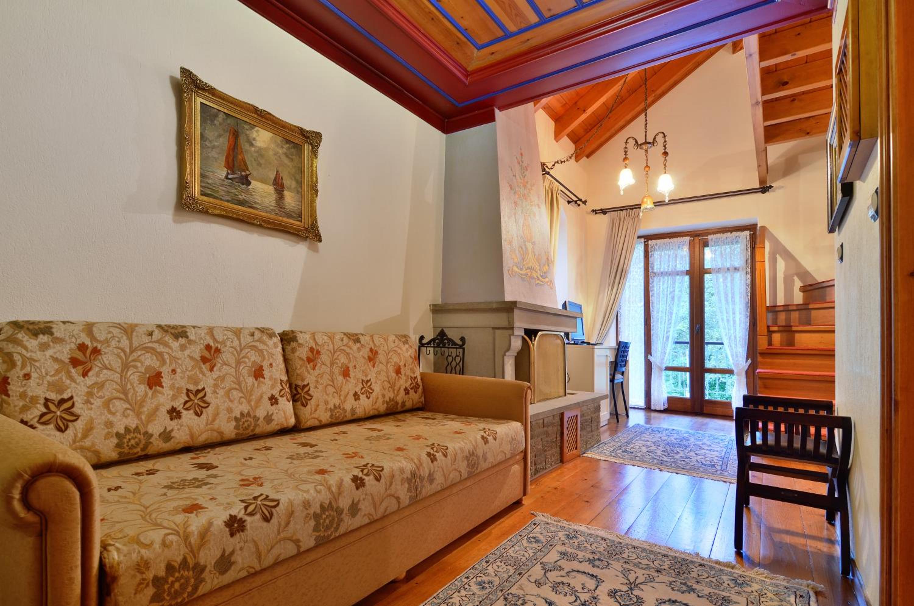 Junior Suite with Balcony - Photo 8