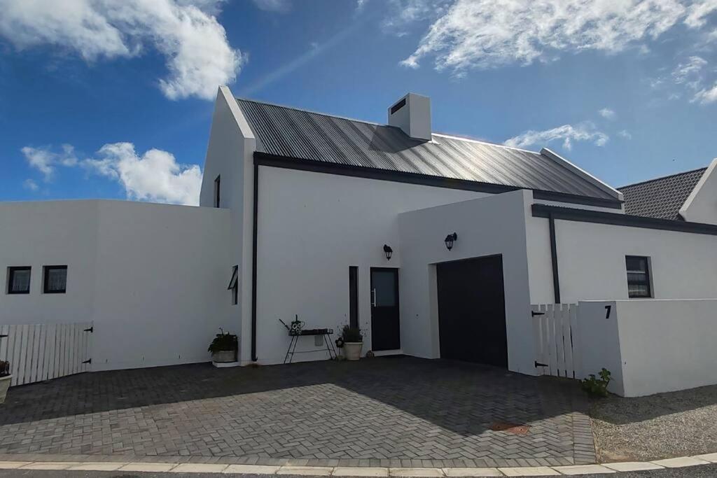 Three-Bedroom House photo 2