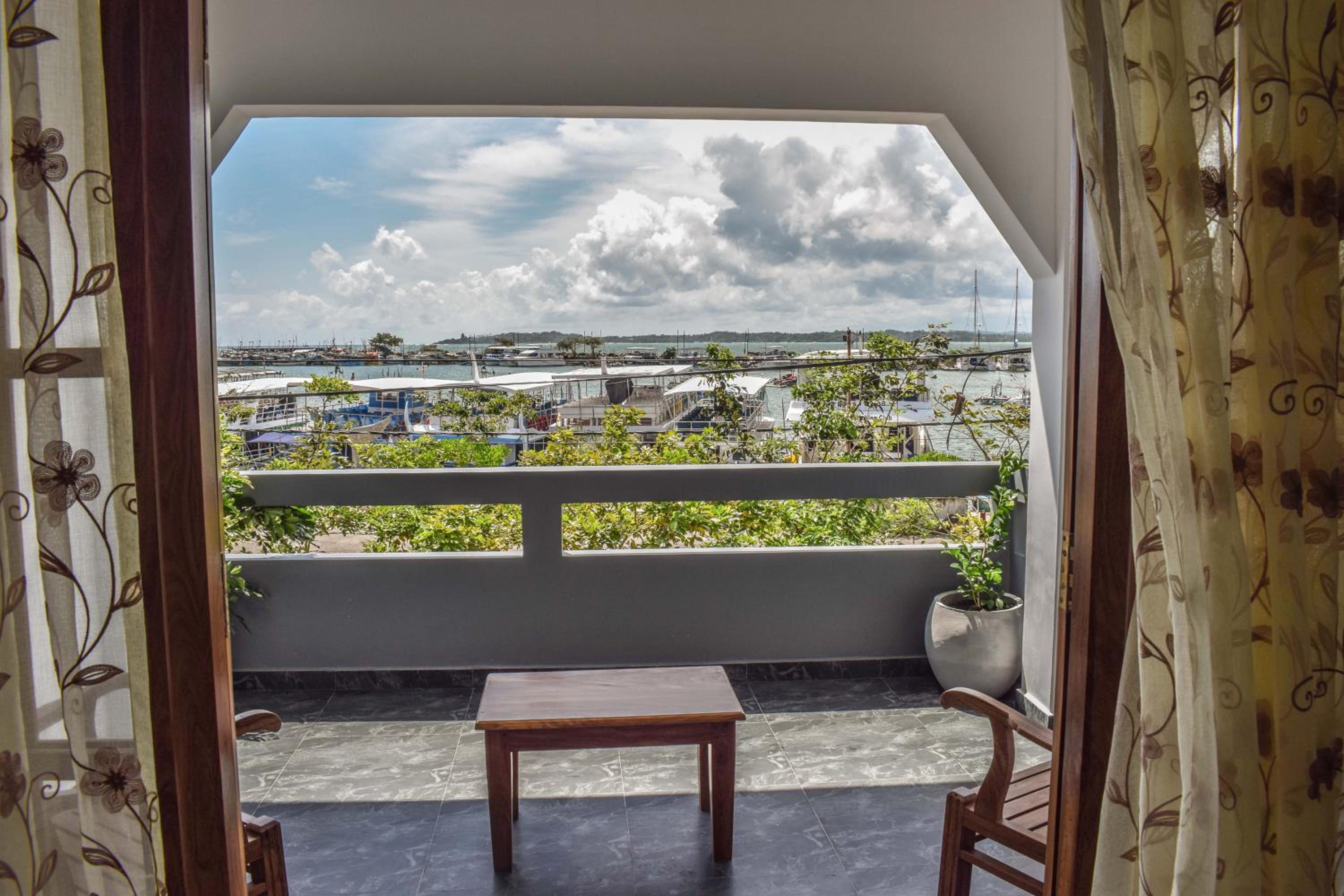 Deluxe Double Room With Balcony And Sea View