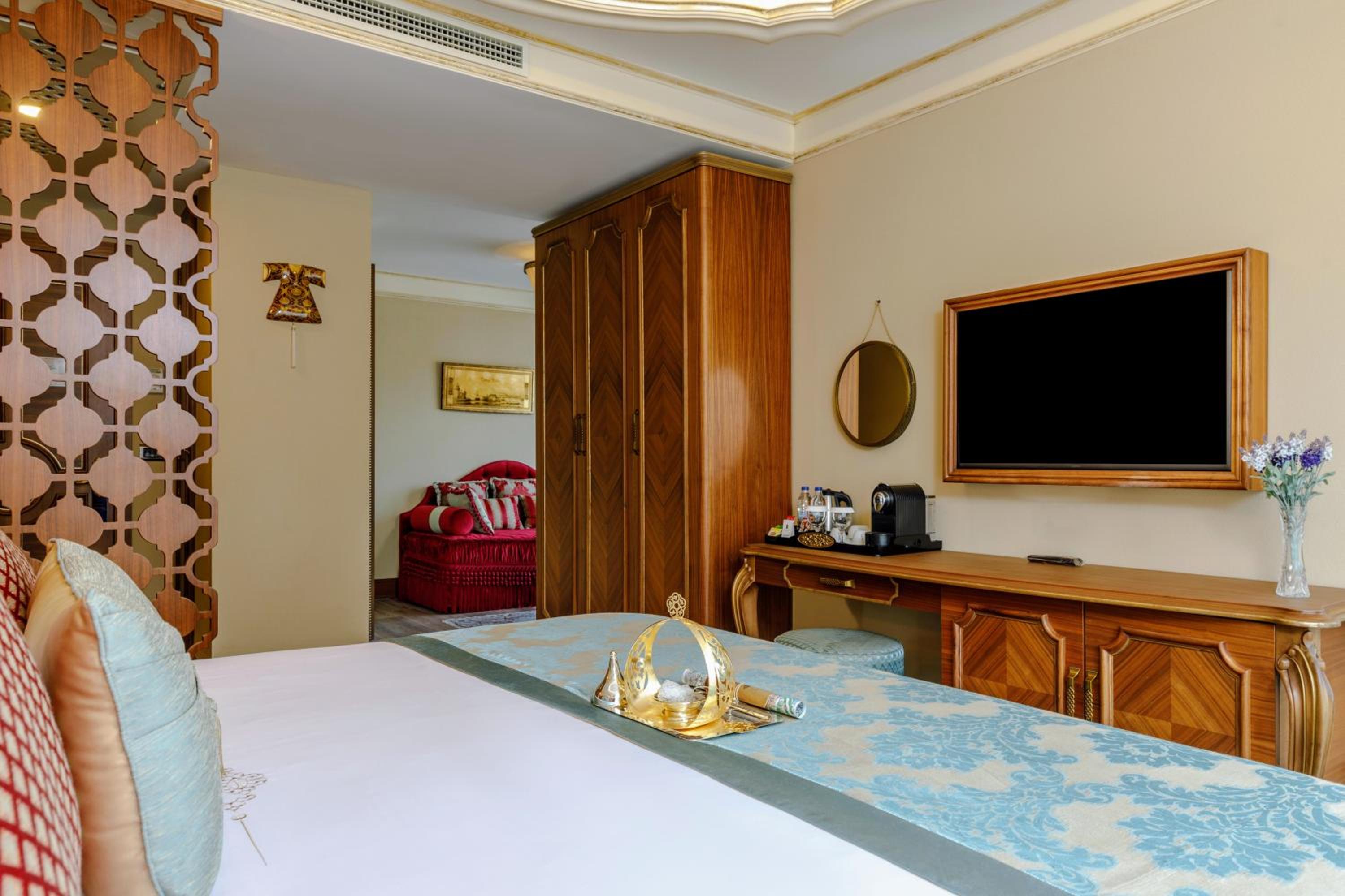 Suite with Hot Tub