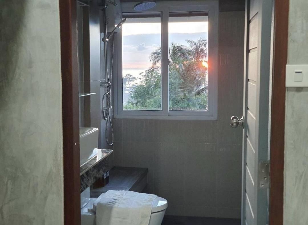 Deluxe Twin Room with Sea View - Photo 3