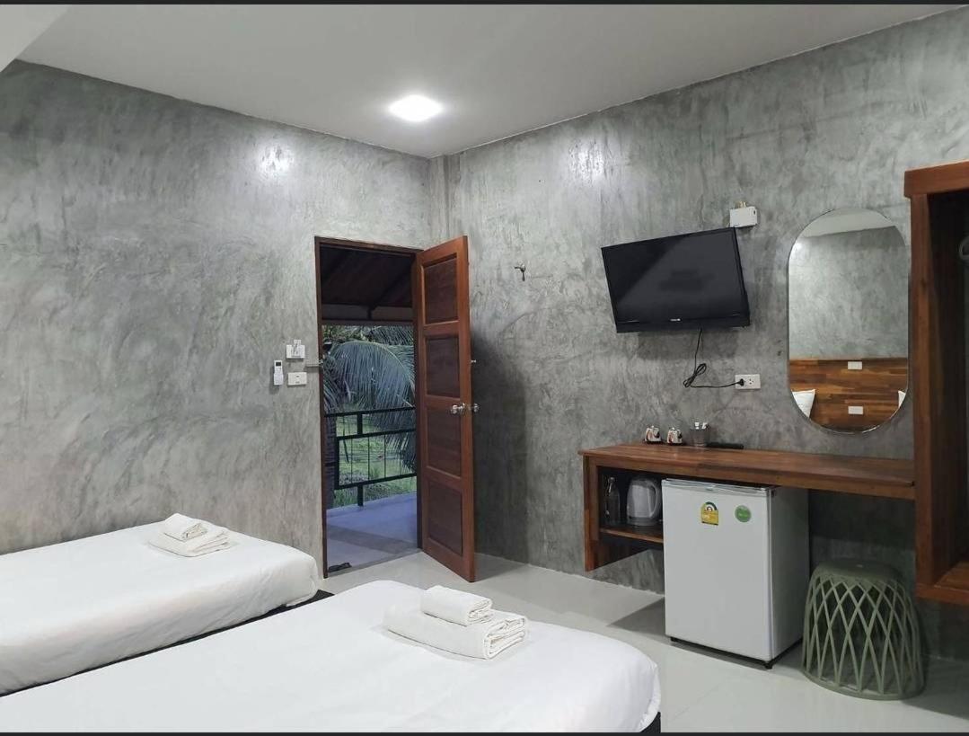 Deluxe Twin Room with Sea View - Photo 2