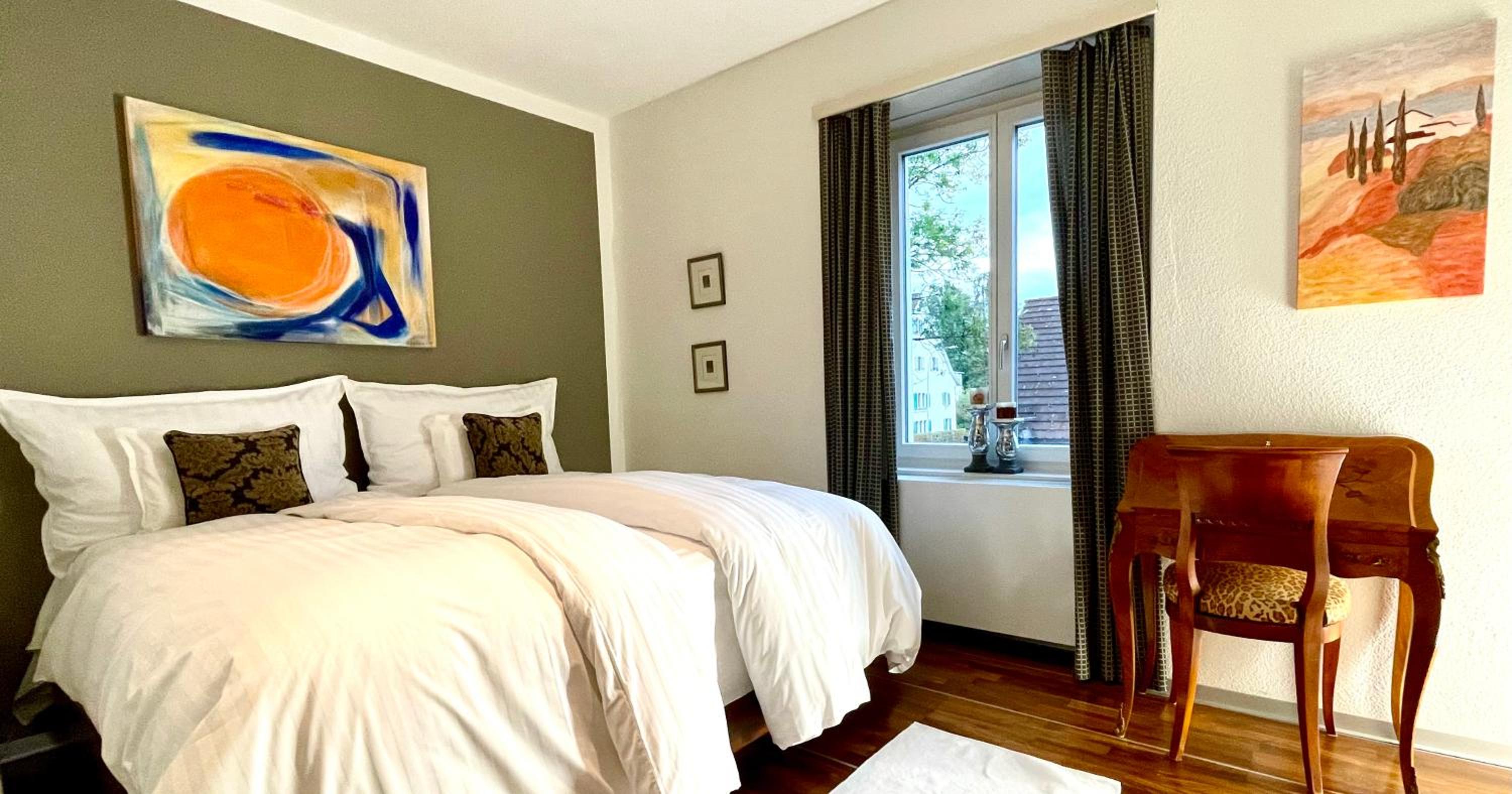 Deluxe King Suite photo 1