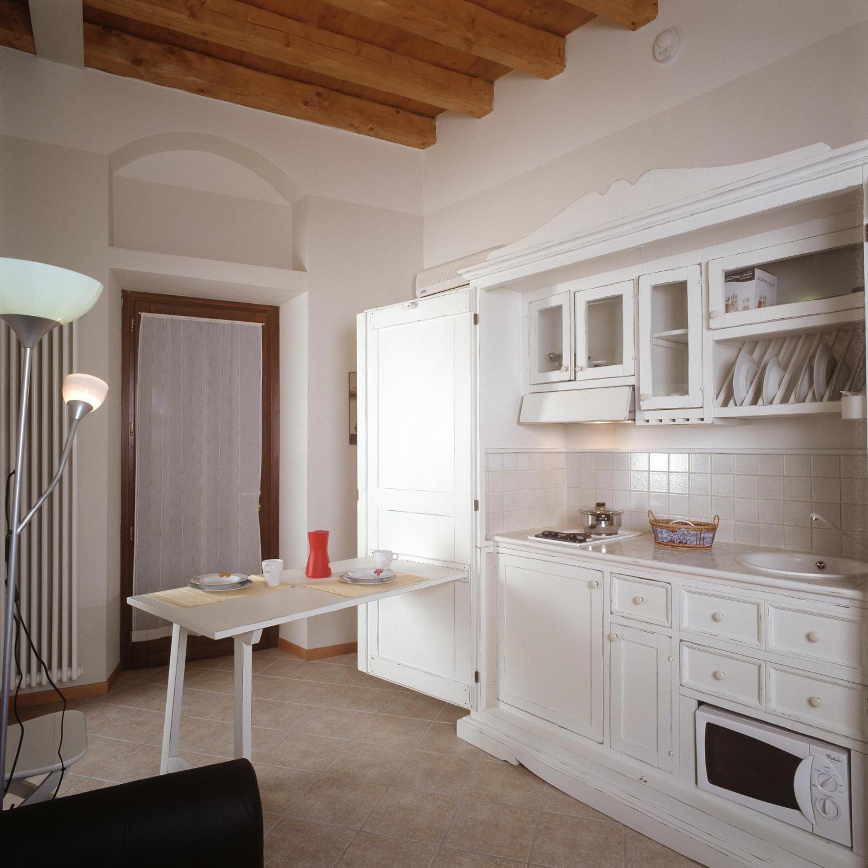 Large One-Bedroom Apartment - Separate Building - Photo 5