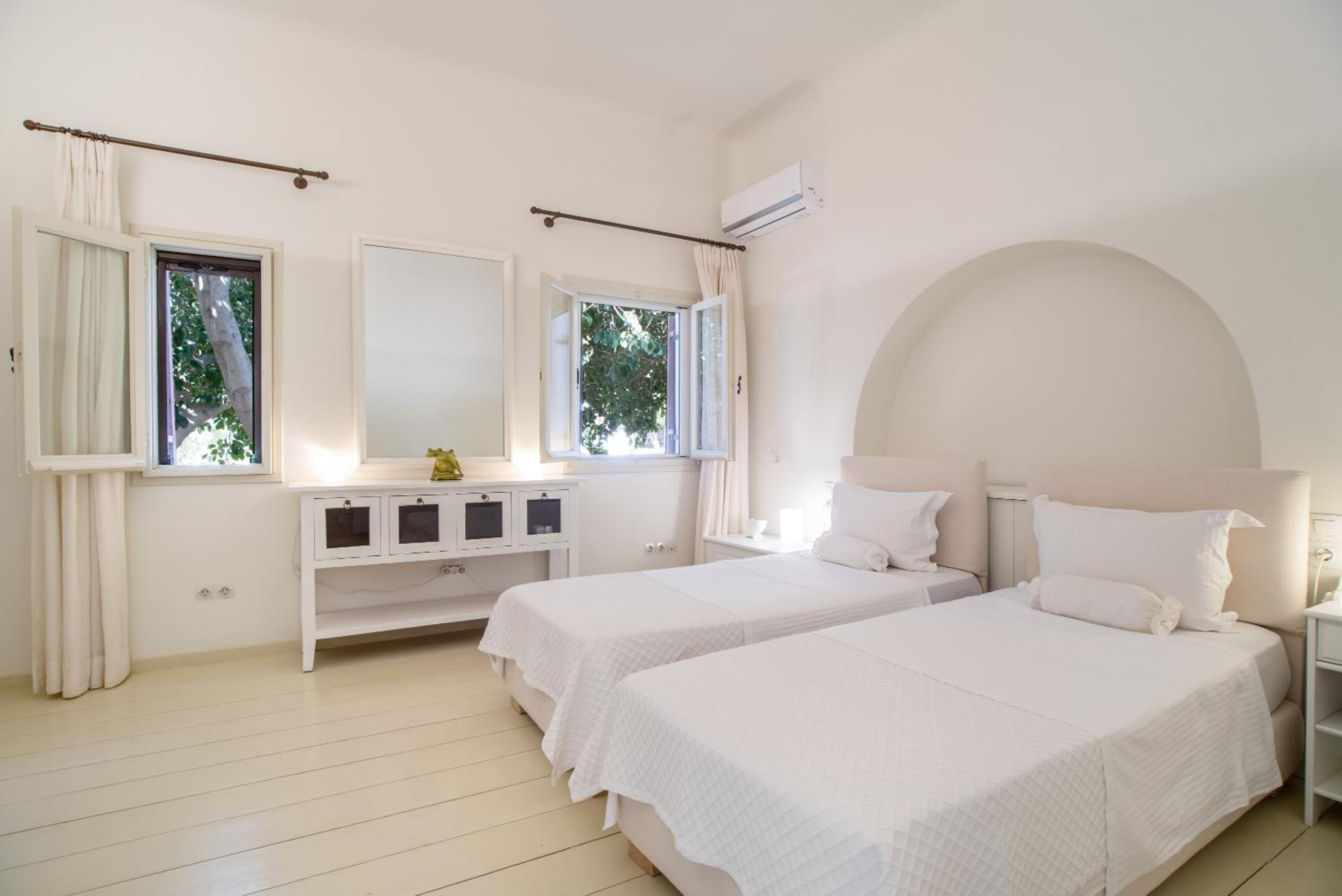 Villa photo 2