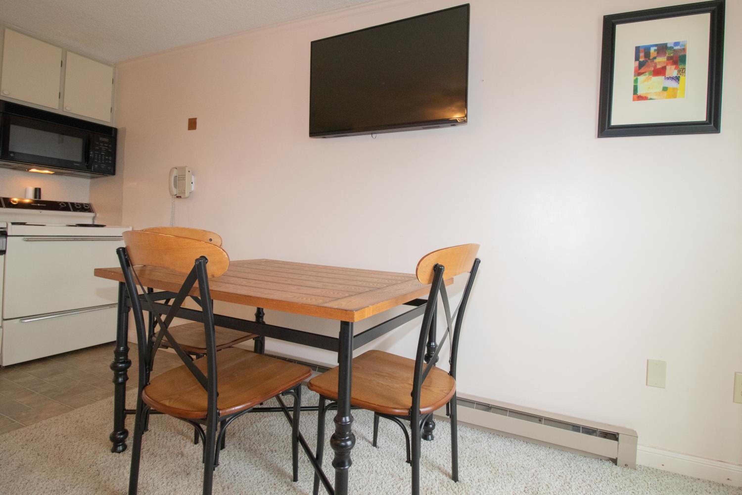 One-Bedroom Apartment photo 2