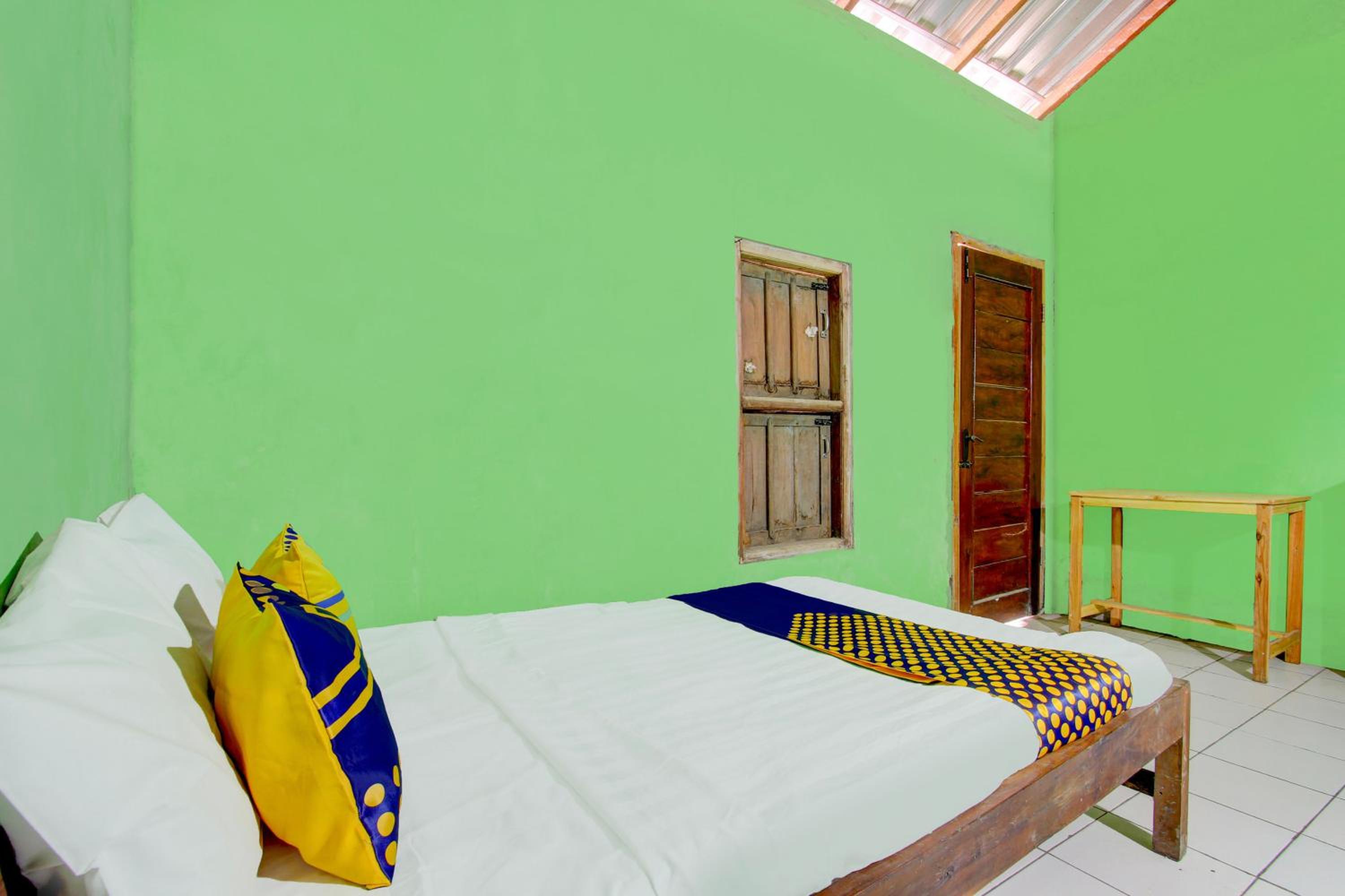 Budget Double Room photo 2