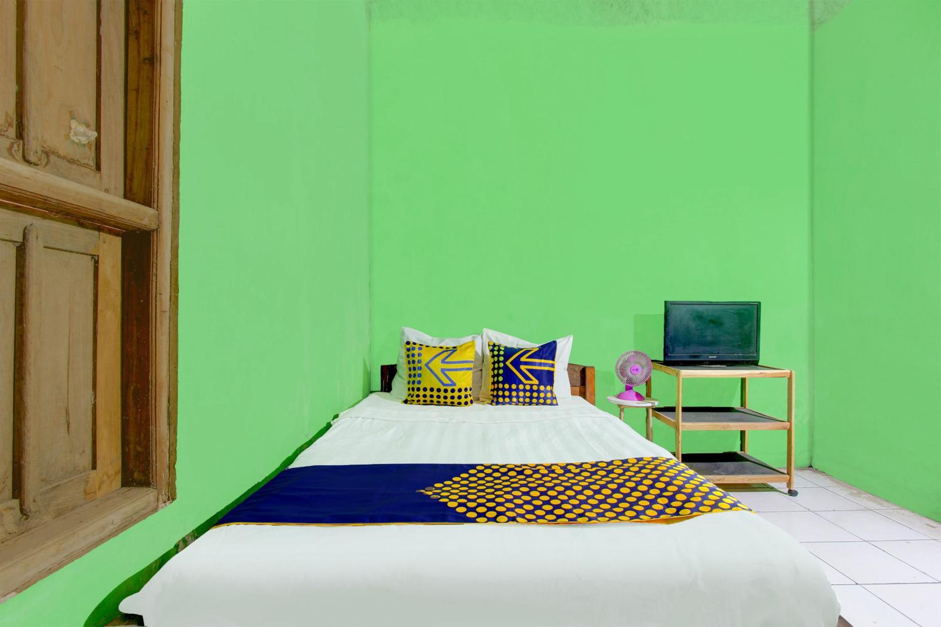 Budget Double Room photo 3
