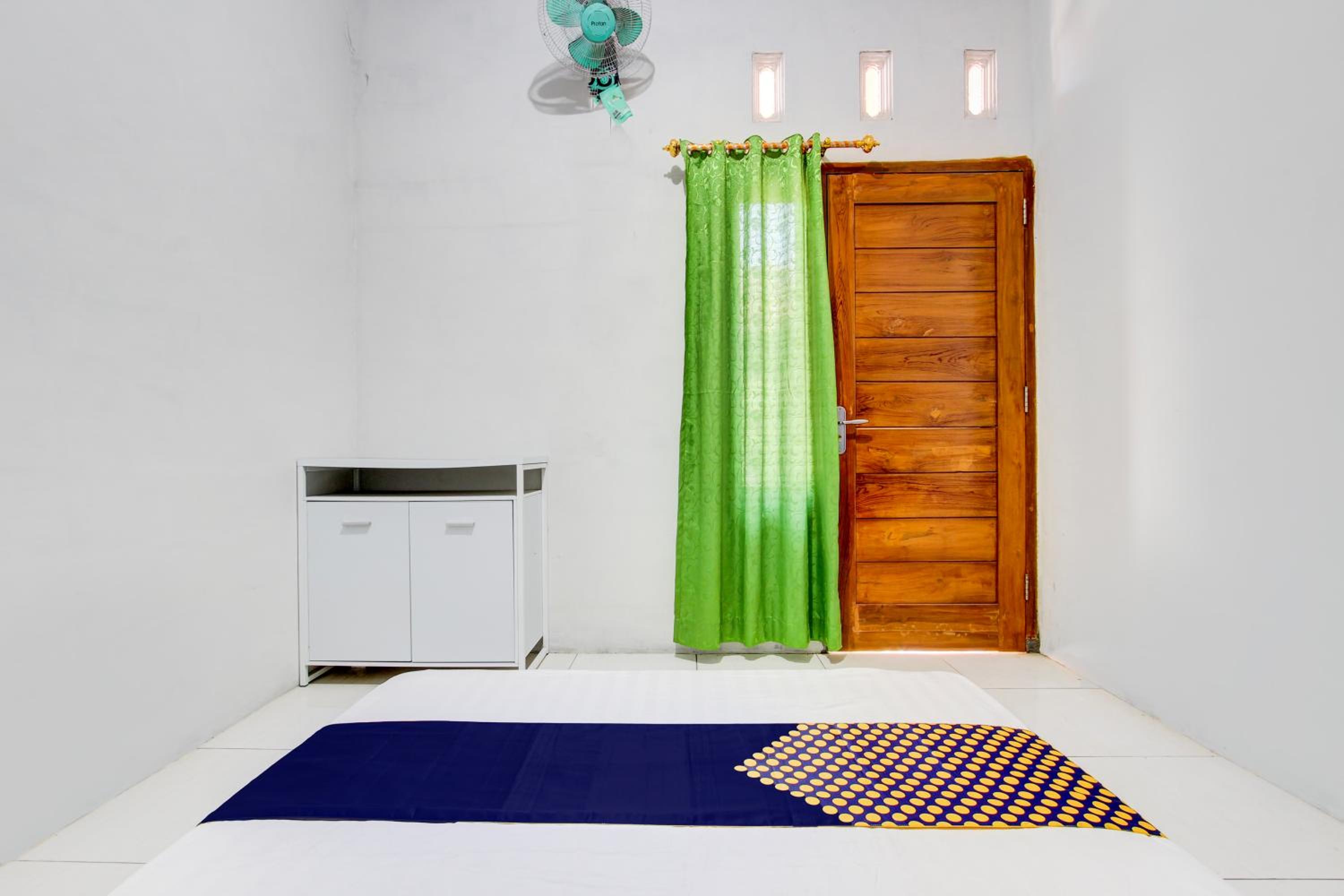 Budget Double Room photo 3