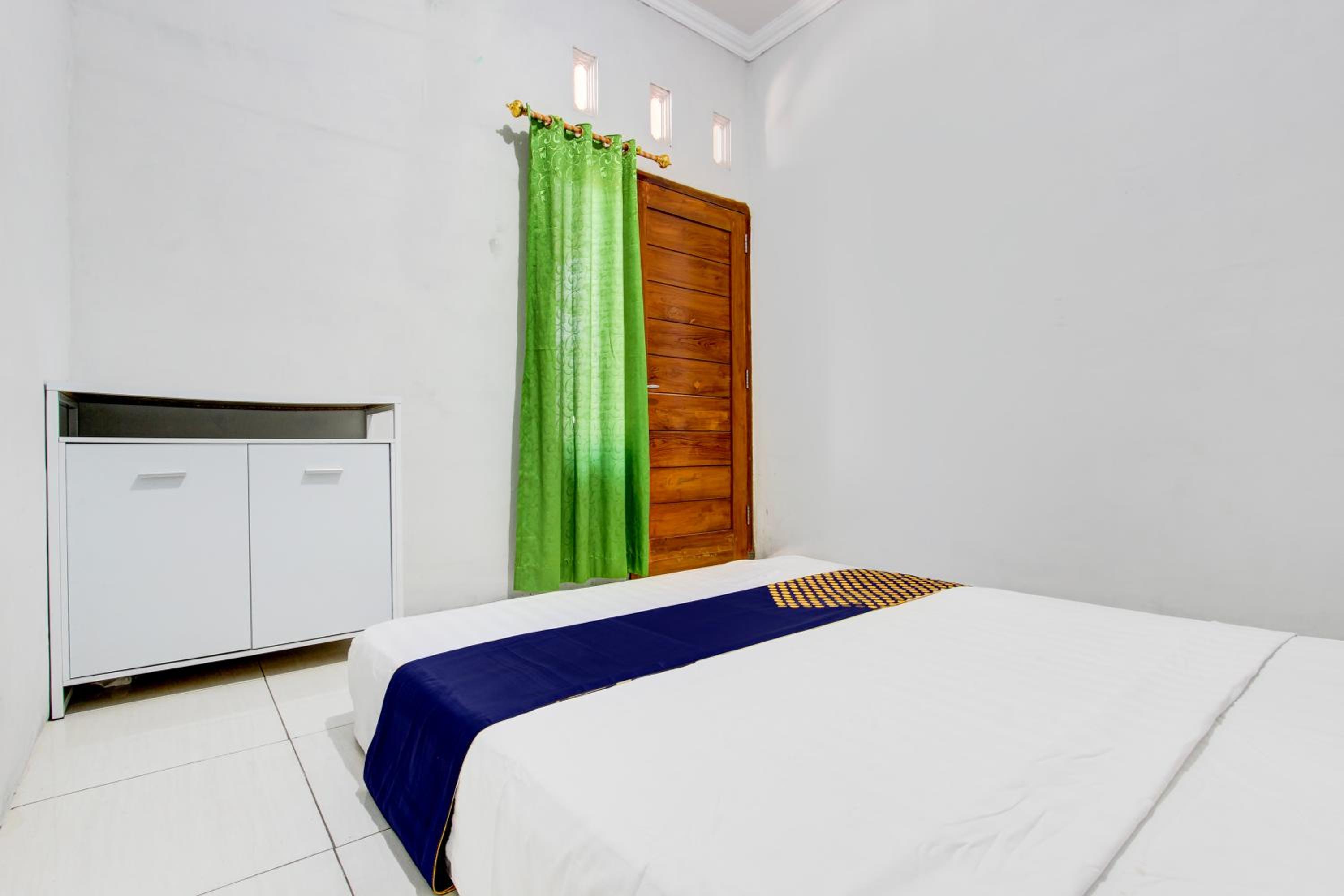 Budget Double Room photo 2